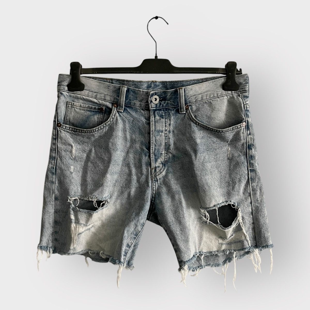 H&M STEAL! H&M Vintage Line Distressed Jean Shorts (32) Size US 32 / EU 48 - 1 Thumbnail