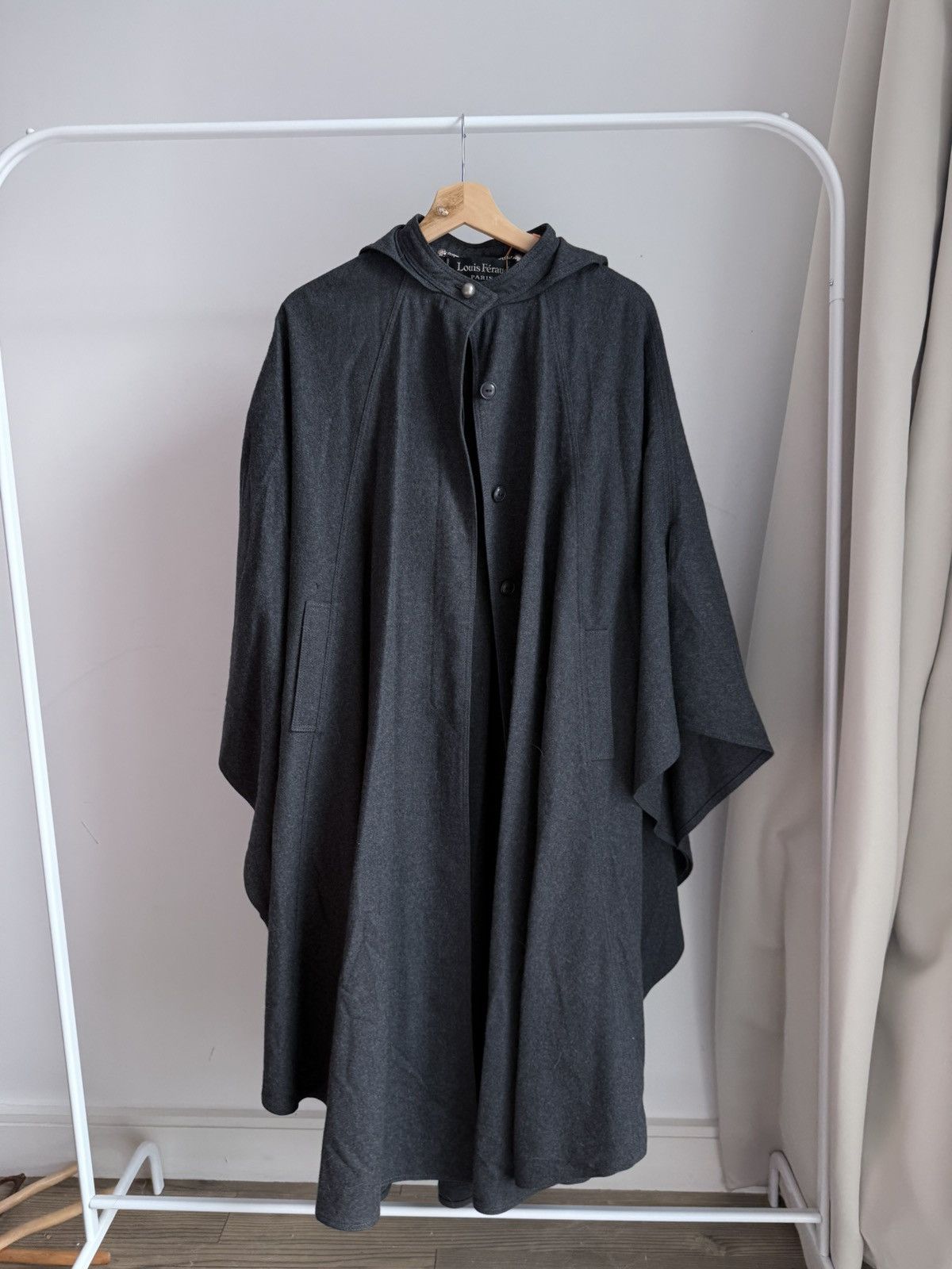 Louis Feraud Louis Feraud cape Size S / US 4 / IT 40 - 1 Thumbnail