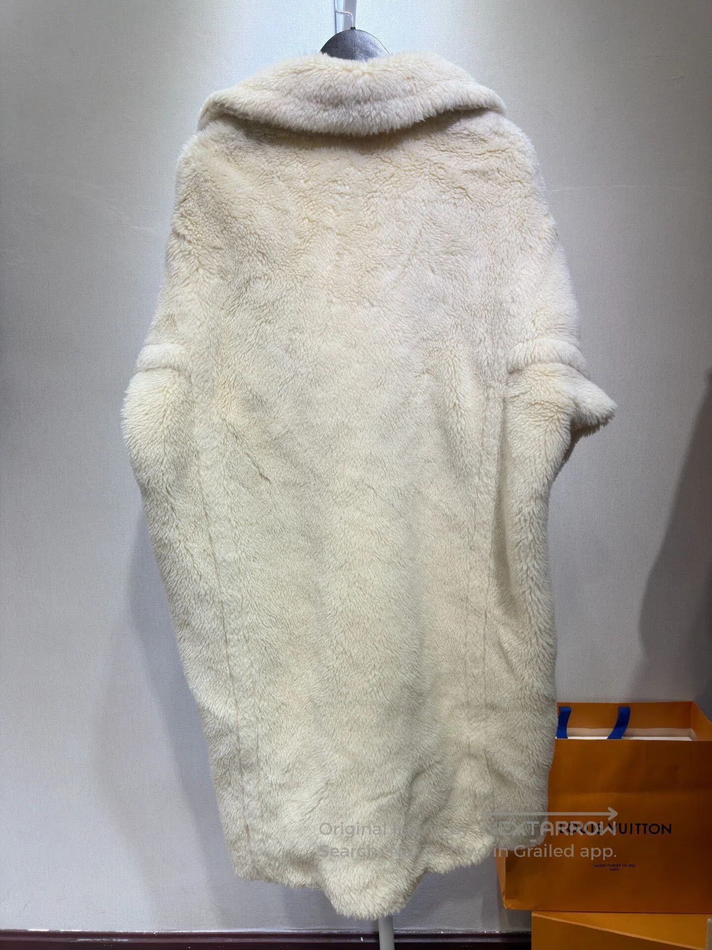 Max Mara Maxmara Teddy Collection White Coat. Size S / US 4 / IT 40 - 2 Thumbnail