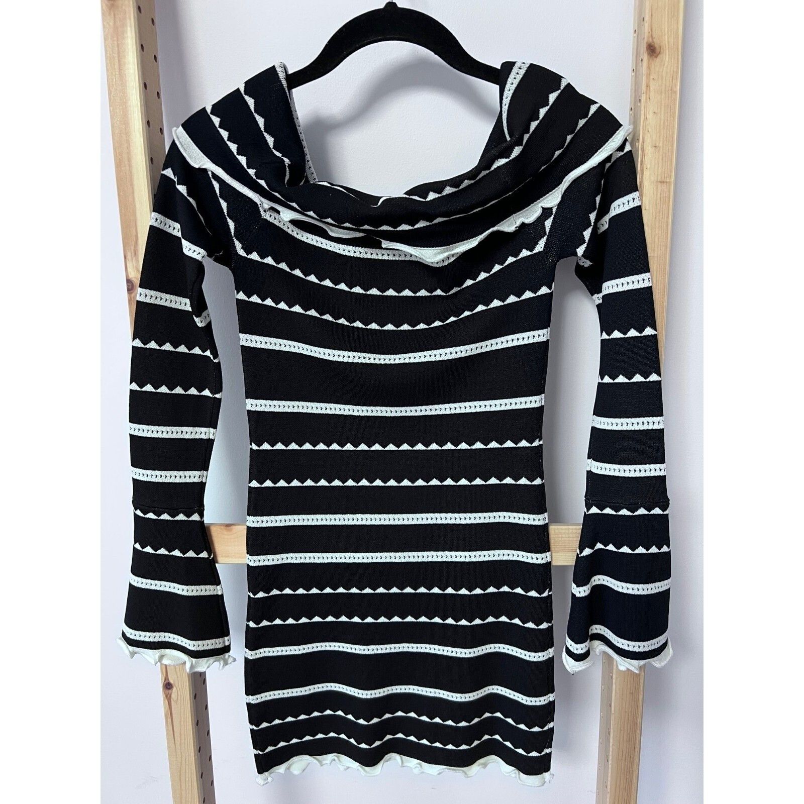Other Ale by Alessandra Off Shoulder Bell Sleeve Stripe Dress S Size S / US 4 / IT 40 - 3 Thumbnail