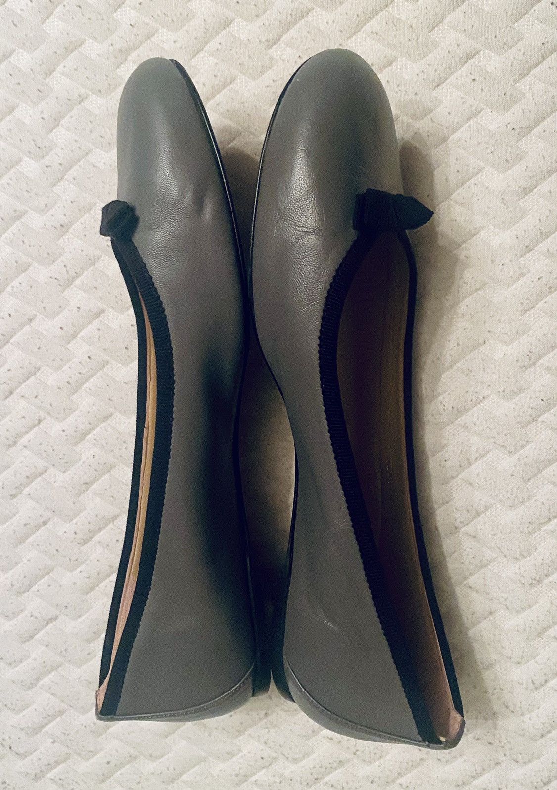 LK Bennett L K Bennett Grey leather Black grosgrain trim/bow vamp 38.5 Size US 8.5 / IT 38.5 - 5 Thumbnail