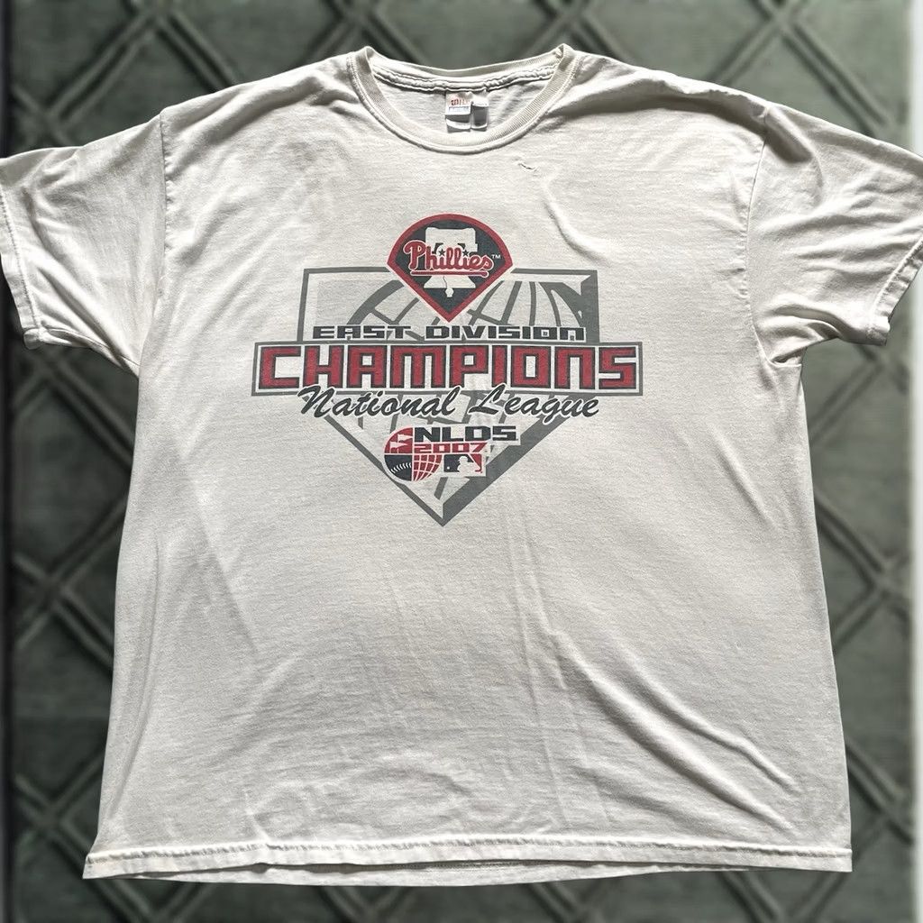 Champion VTG Hanes Heavyweight T-Shirt Philadelphia Phillies 2007 East Division Champions Mens XL White (Crew Neck) MLB Baseball Graphic Short Sleeve Size US XL / EU 56 / 4 - 1 Thumbnail