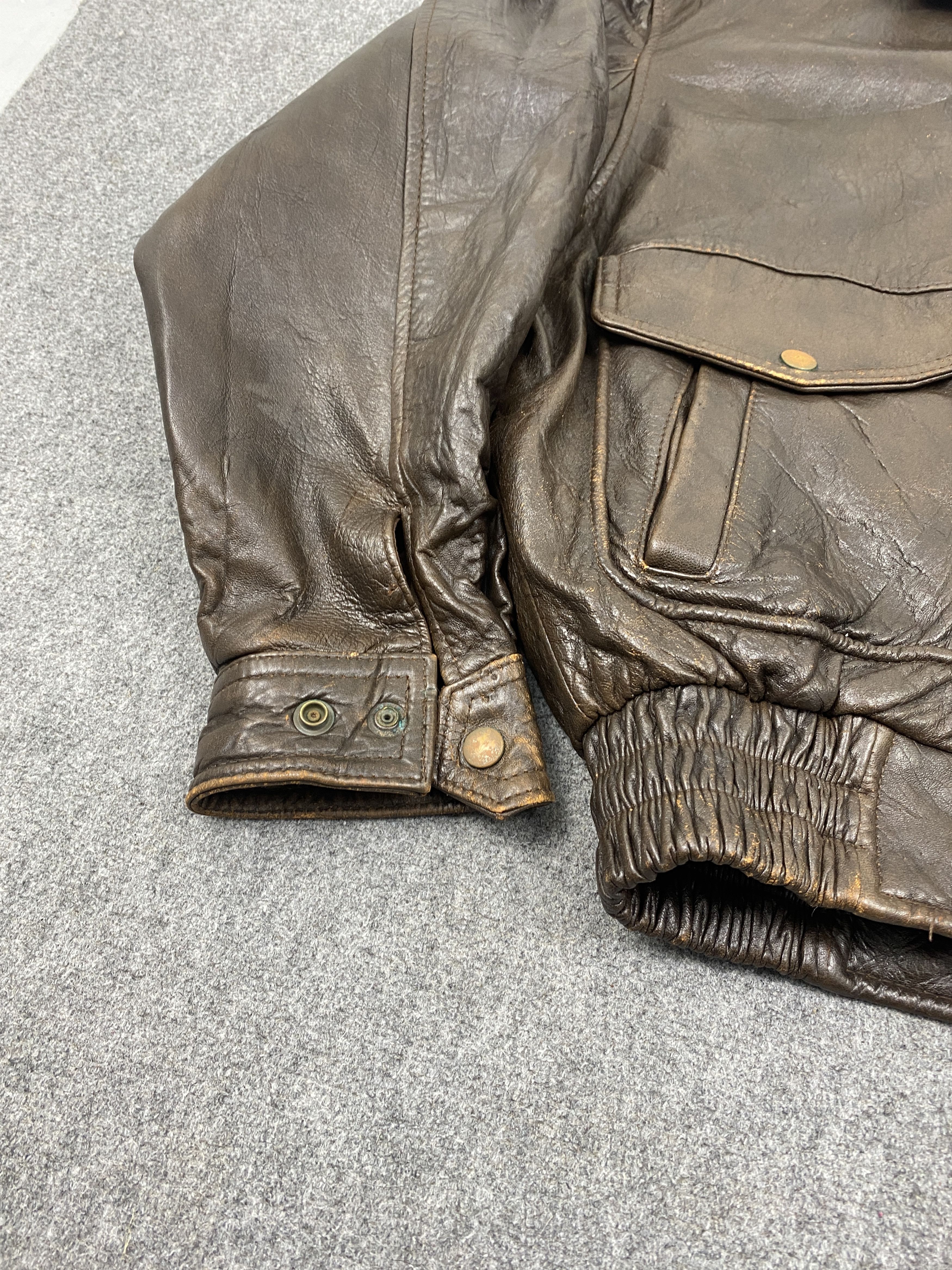 Vintage Vintage Military Flight Jacket Bomber Leather Jacket MJ0073Z Size US L / EU 52-54 / 3 - 9 Thumbnail