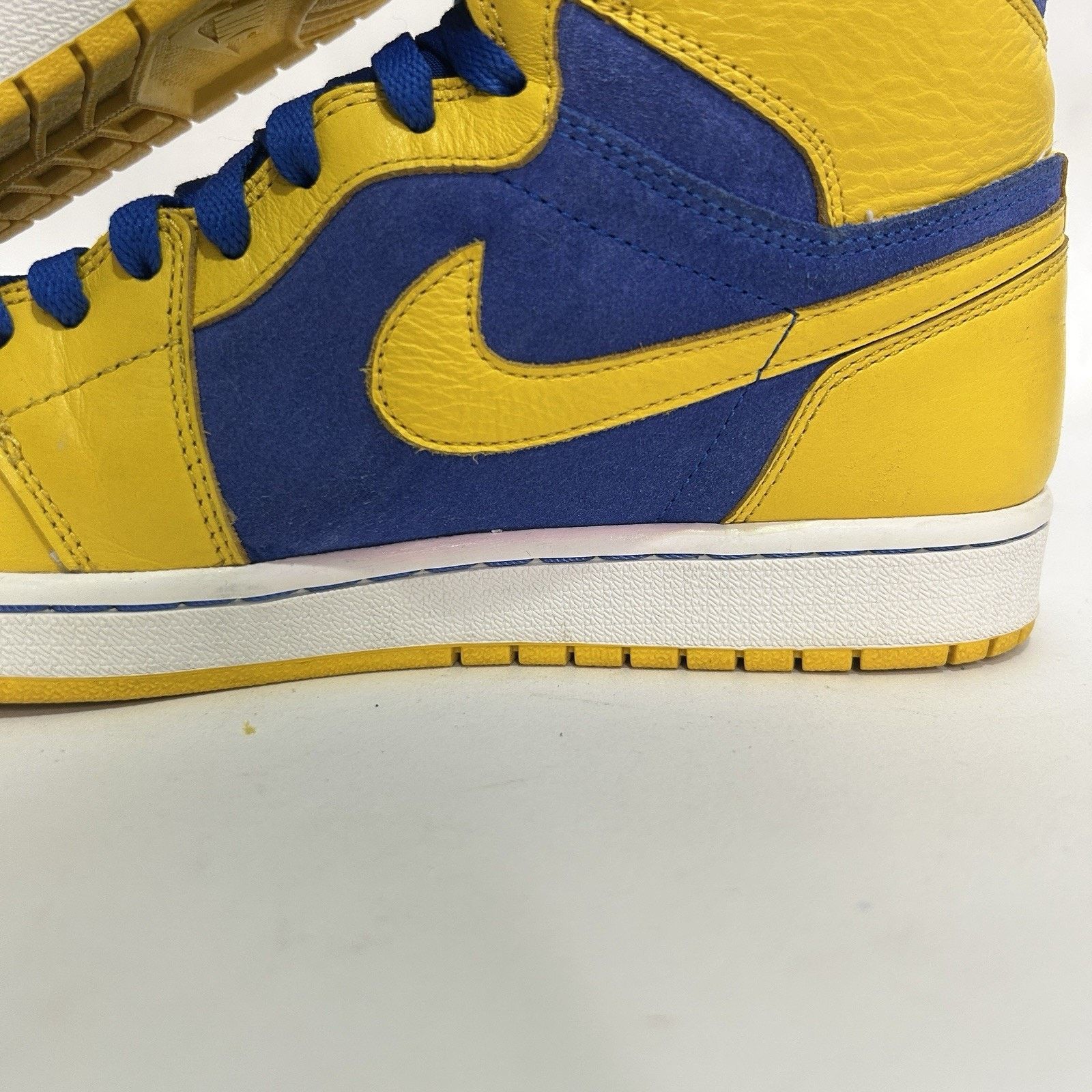 Jordan Brand Nike Air Jordan 1 Retro High OG “Laney” 2013 Size US 9.5 / EU 42-43 - 9 Thumbnail