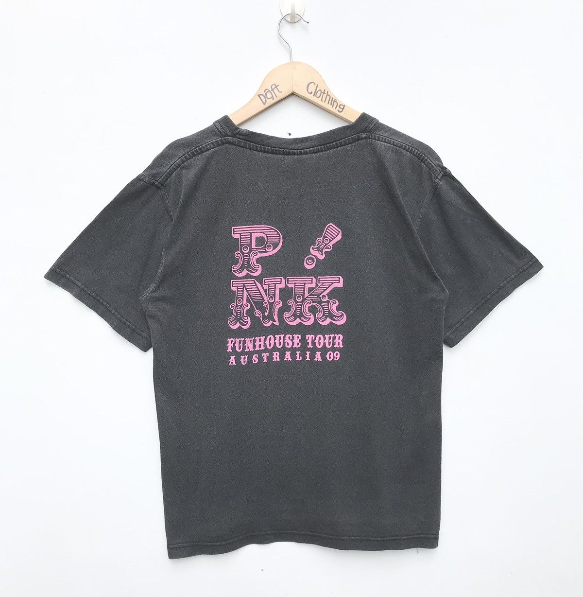 Band Tees Vintage Pink American Singer Songwriter Tee Sun Faded Size US S / EU 44-46 / 1 - 2 Thumbnail