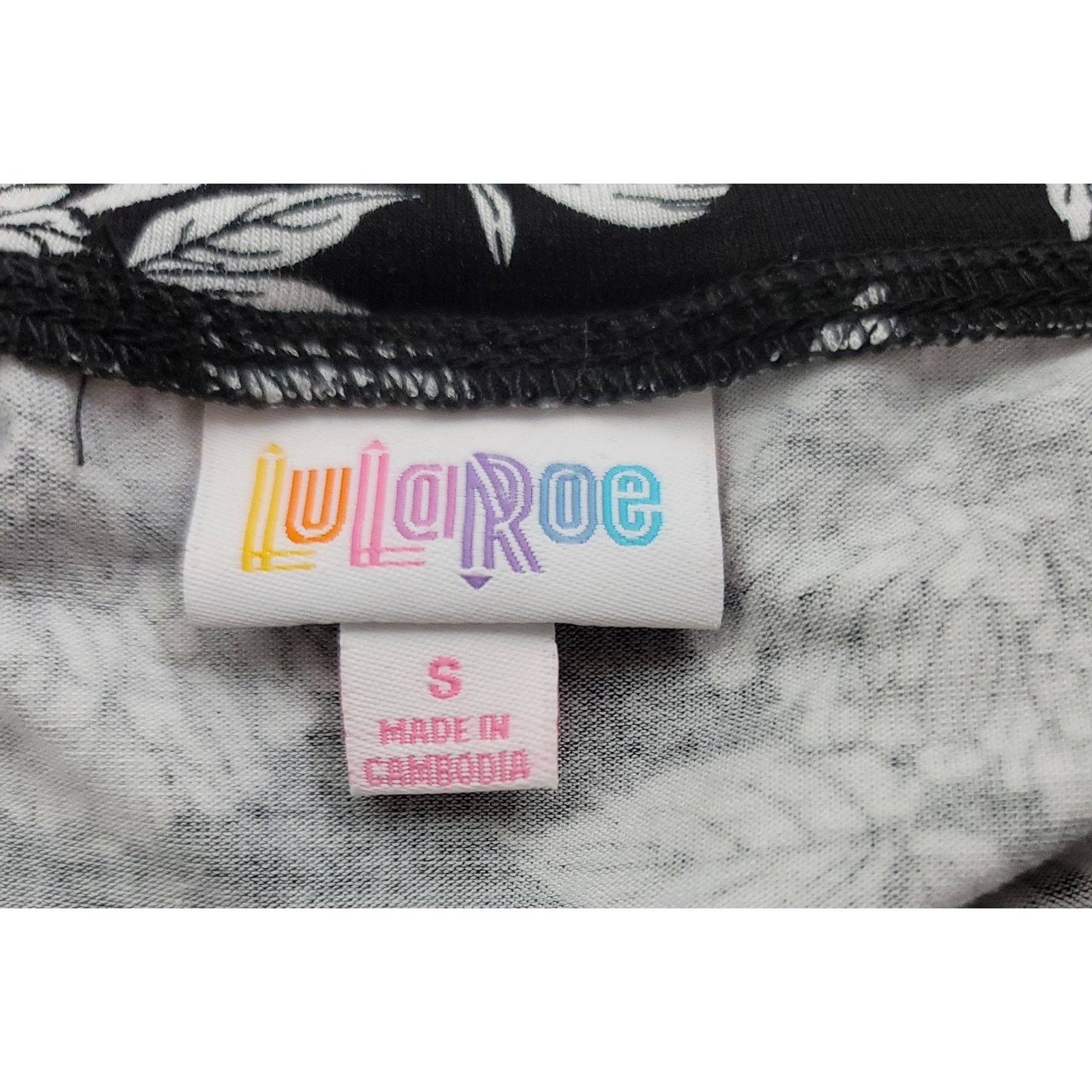Other LuLaRoe Black White Floral Hi Low Hem Top Small V Neck Size S / US 4 / IT 40 - 3 Thumbnail