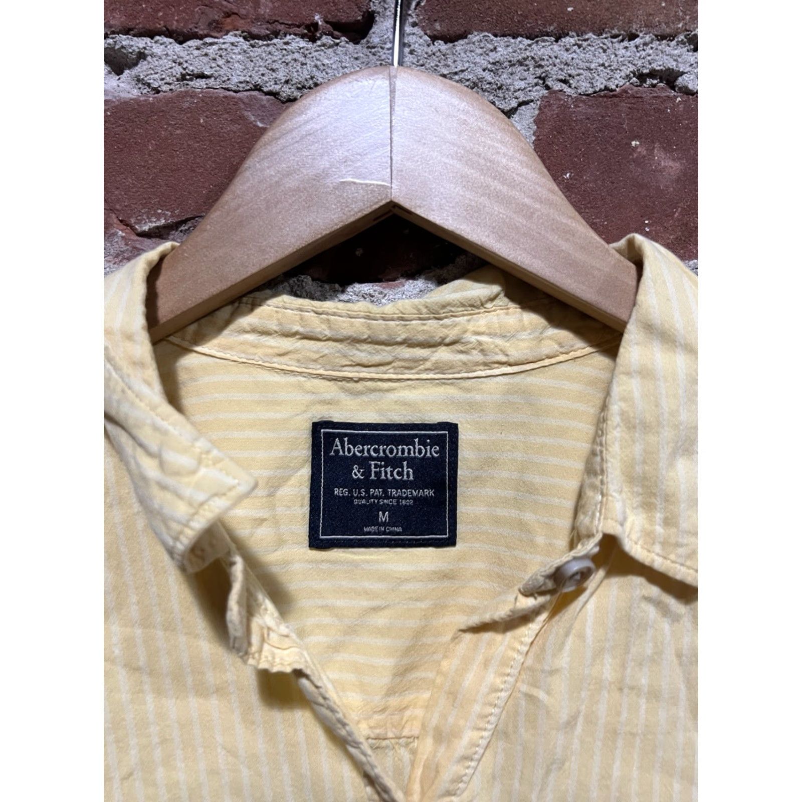 Abercrombie & Fitch Abercrombie & Fitch Womens Button-Up Shirt Sleeveless Yellow Size M Size M / US 6-8 / IT 42-44 - 3 Thumbnail