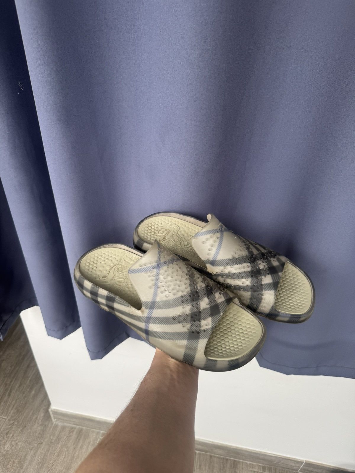 Burberry Burberry Stingray Slides Size US 10 / EU 43 - 2 Thumbnail