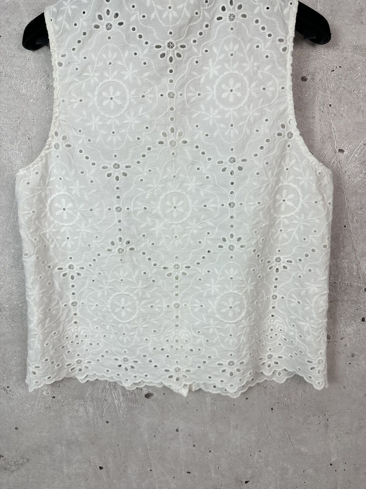Sezane Sezane White Embroidered Florals Buttons Sleeveles Blouse Size S / US 4 / IT 40 - 7 Thumbnail