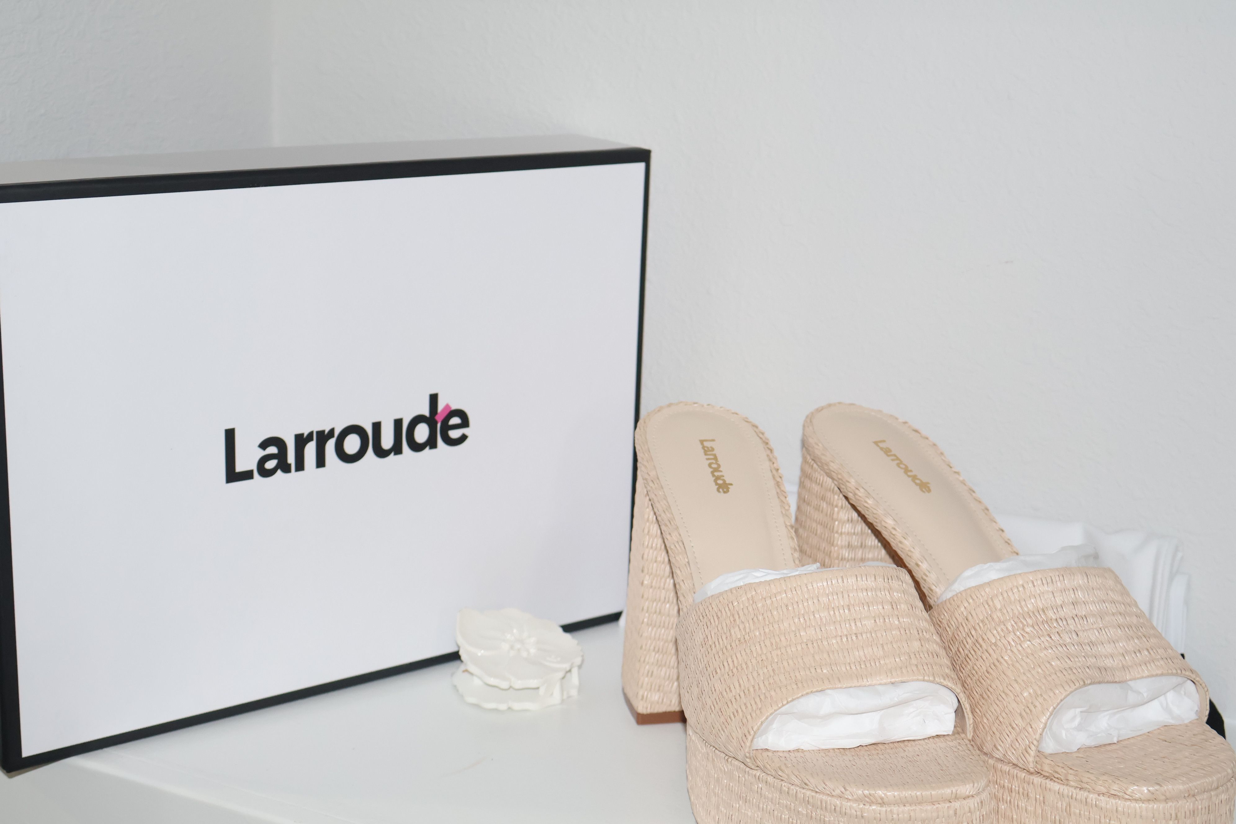 Larroude Larroude Dolly Heeled Mules Neutral Woven Open Toe Neutral Size US 10 / IT 40 - 7 Thumbnail