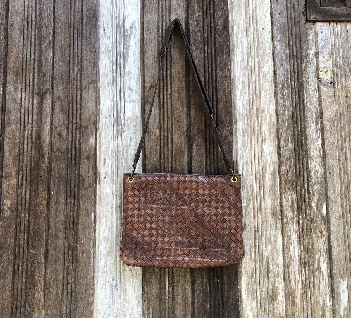 Designer × Genuine Leather × Uniqlo Uniqlo Embroidery Leather Sling Bag Size ONE SIZE - 3 Thumbnail