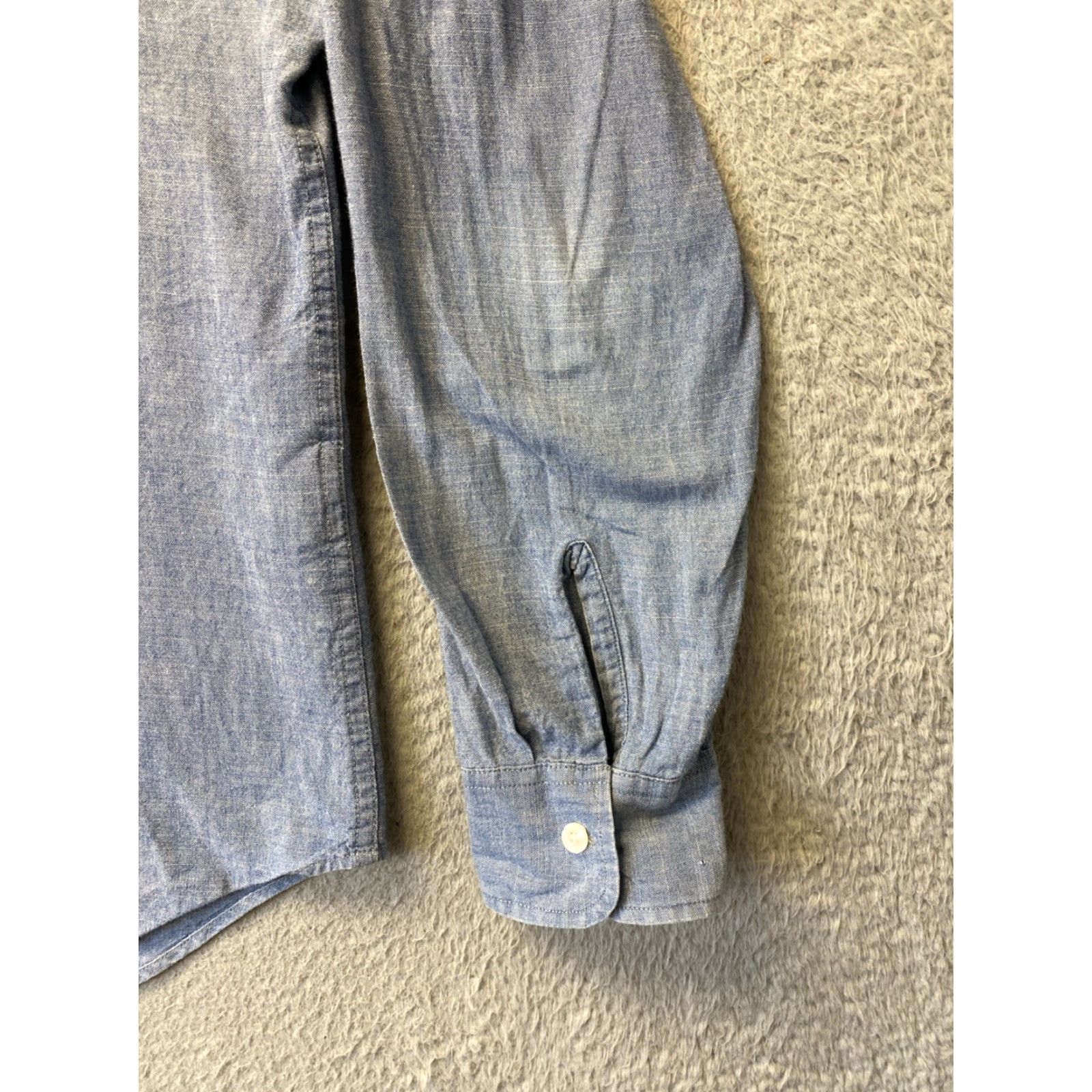 Levi's VINTAGE Levi's Chambray Button-Up Shirt Mens Long Sleeve Size L Blue Lightweight Casual Size US L / EU 52-54 / 3 - 2 Thumbnail
