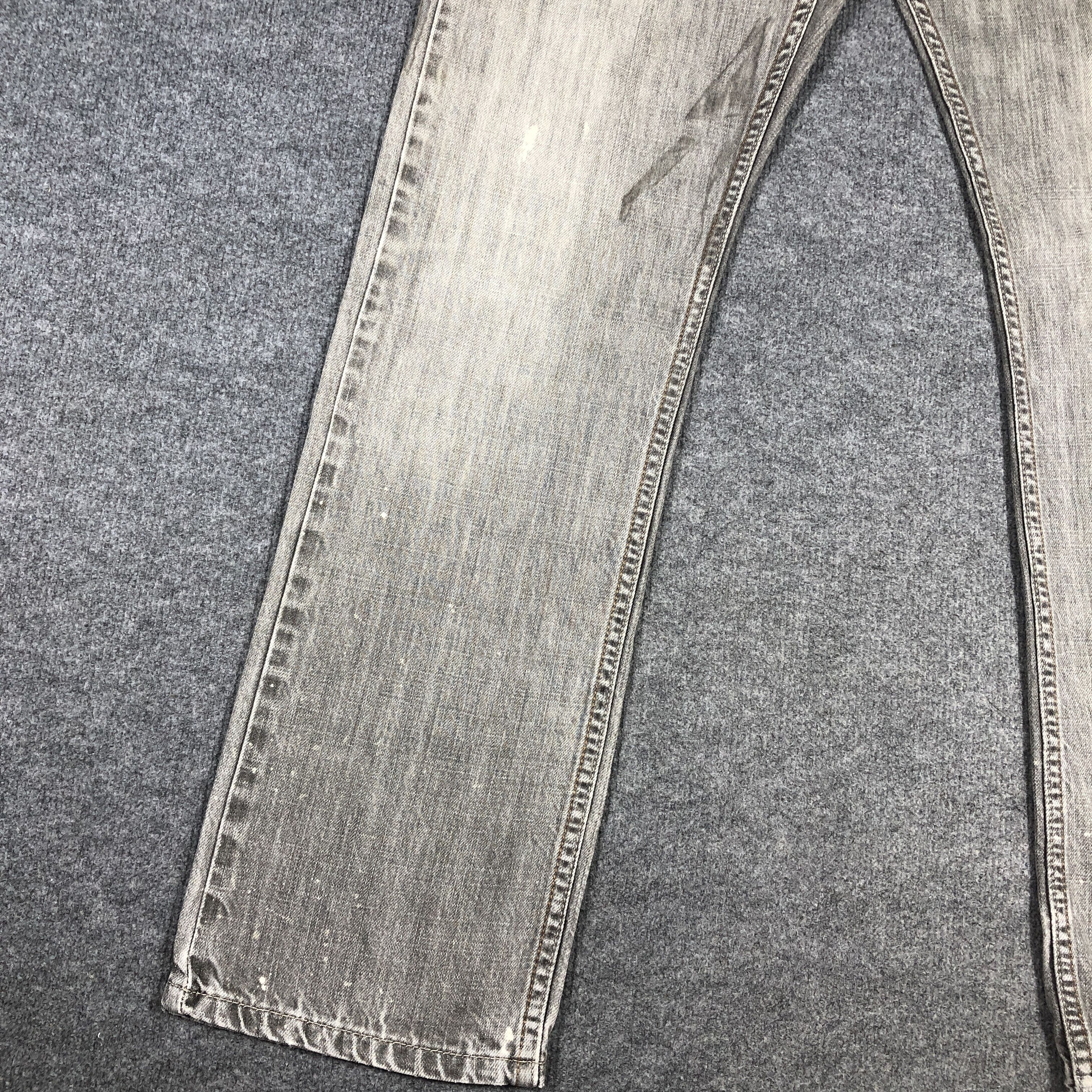 Vintage Levis 514 Slim Straight Jeans L710