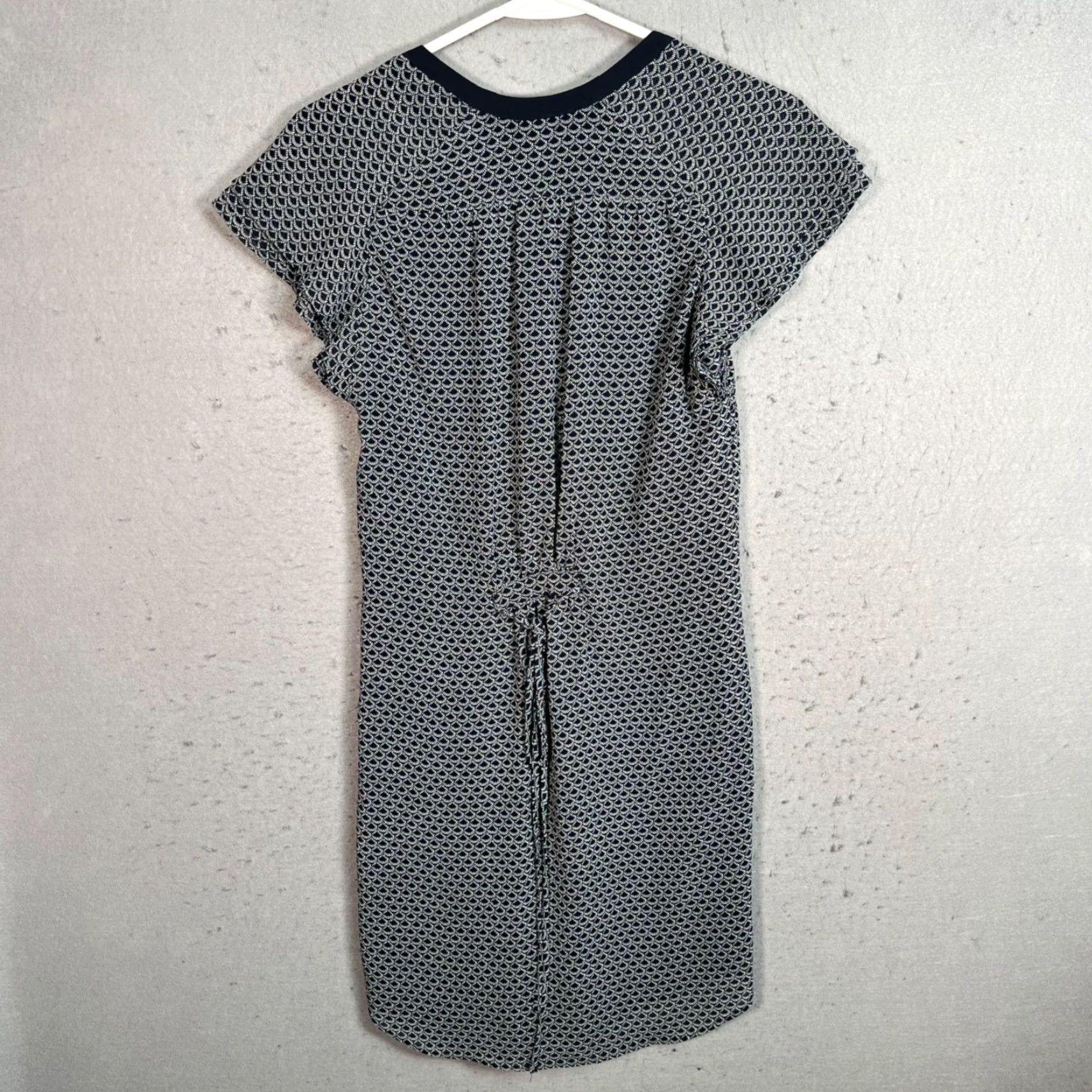 H&M VINTAGE H&M Dress Patterned V-Neck Short Sleeve Gray Knee Length Womens 2 Size XS / US 0-2 / IT 36-38 - 2 Thumbnail