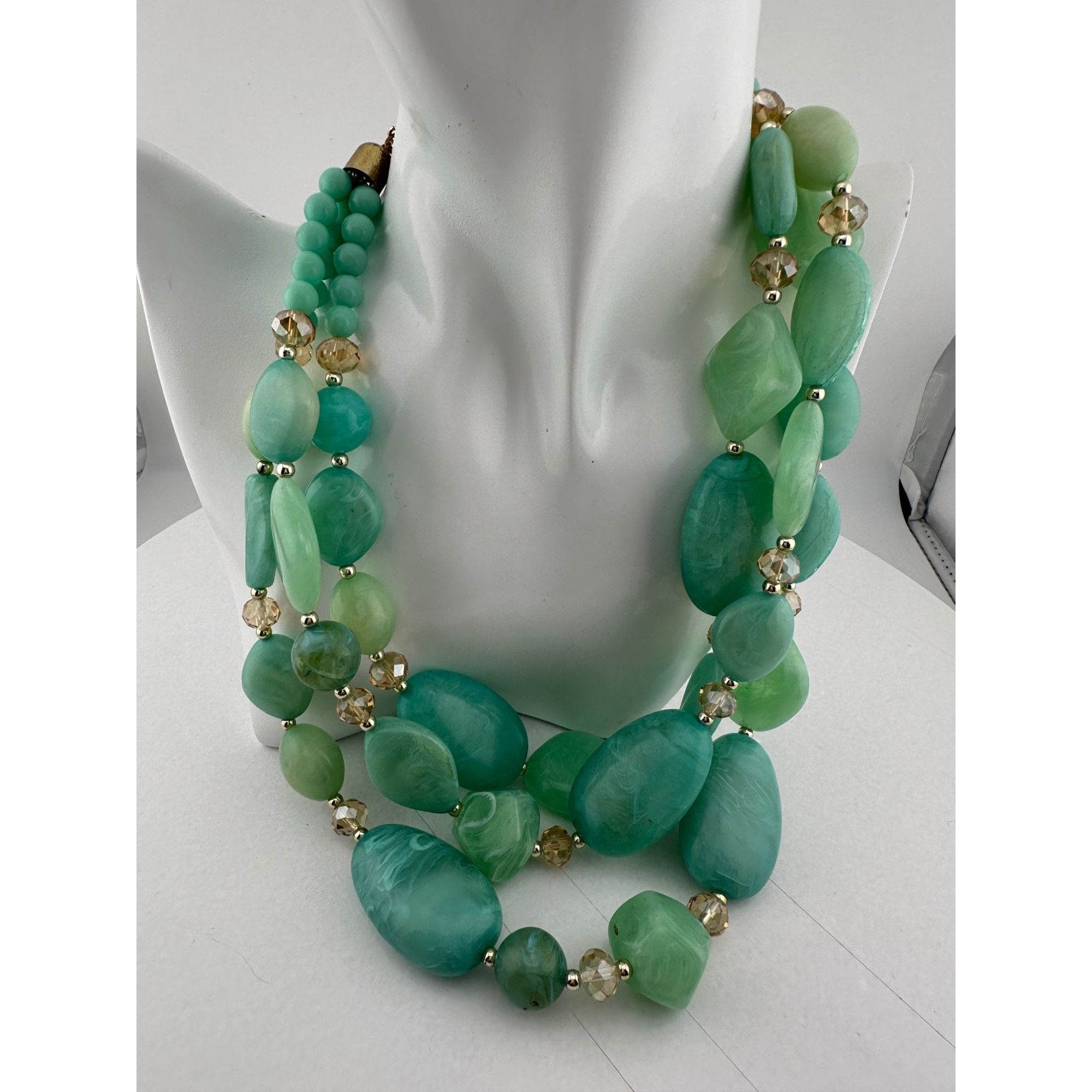 Other Vintage Beautiful Women's Chunky Three Strand Beaded Necklac Size ONE SIZE - 9 Thumbnail