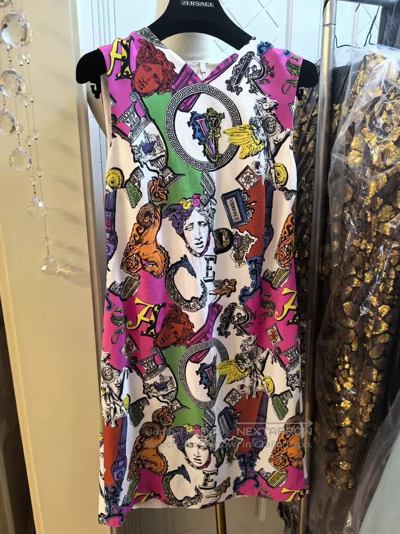 Versace Versace The main line is full of logo dresses Size M / US 6-8 / IT 42-44 - 2 Thumbnail