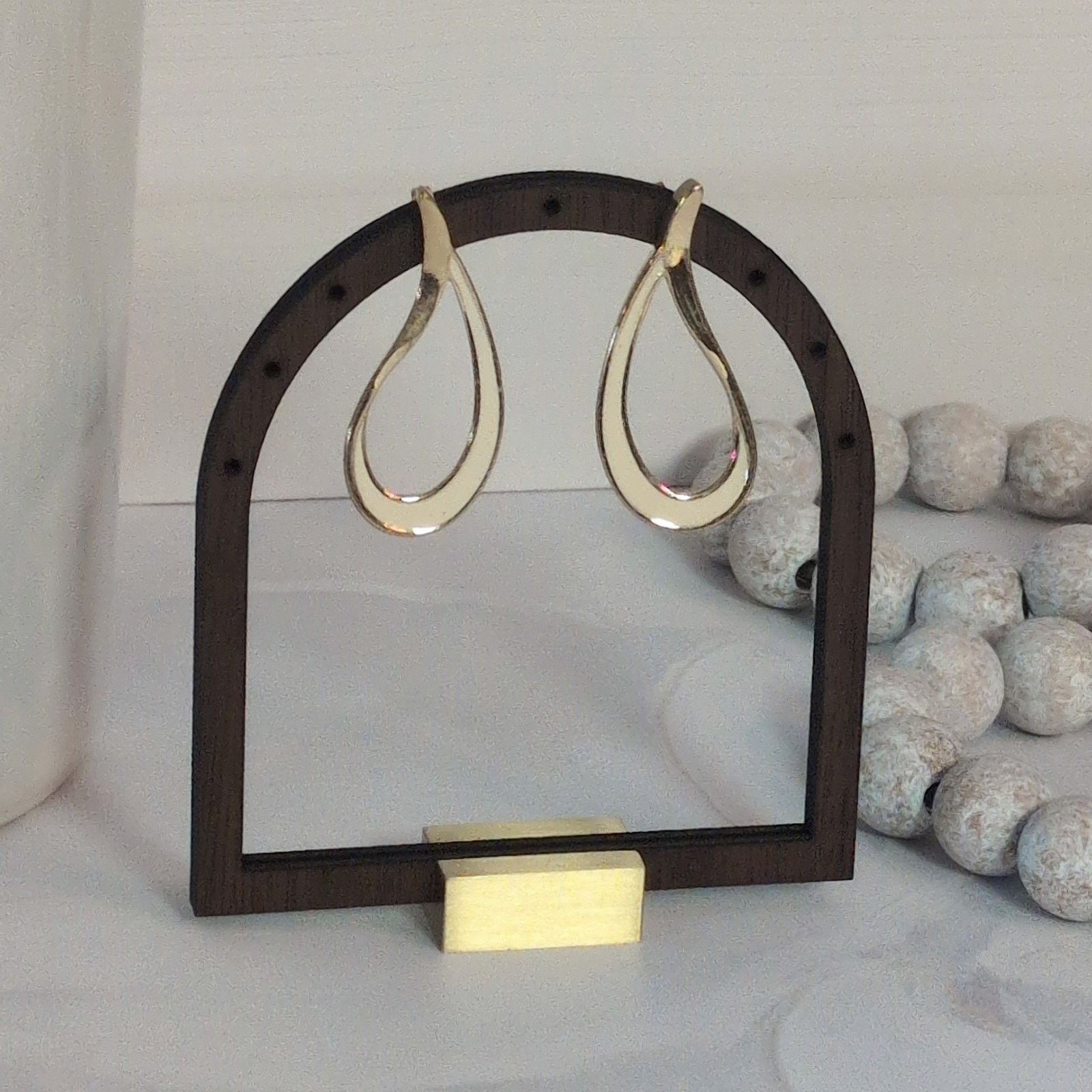 Other Elegant VTG Gold-Tone & Beige Enameled Teardrop Earrings Size ONE SIZE - 1 Thumbnail