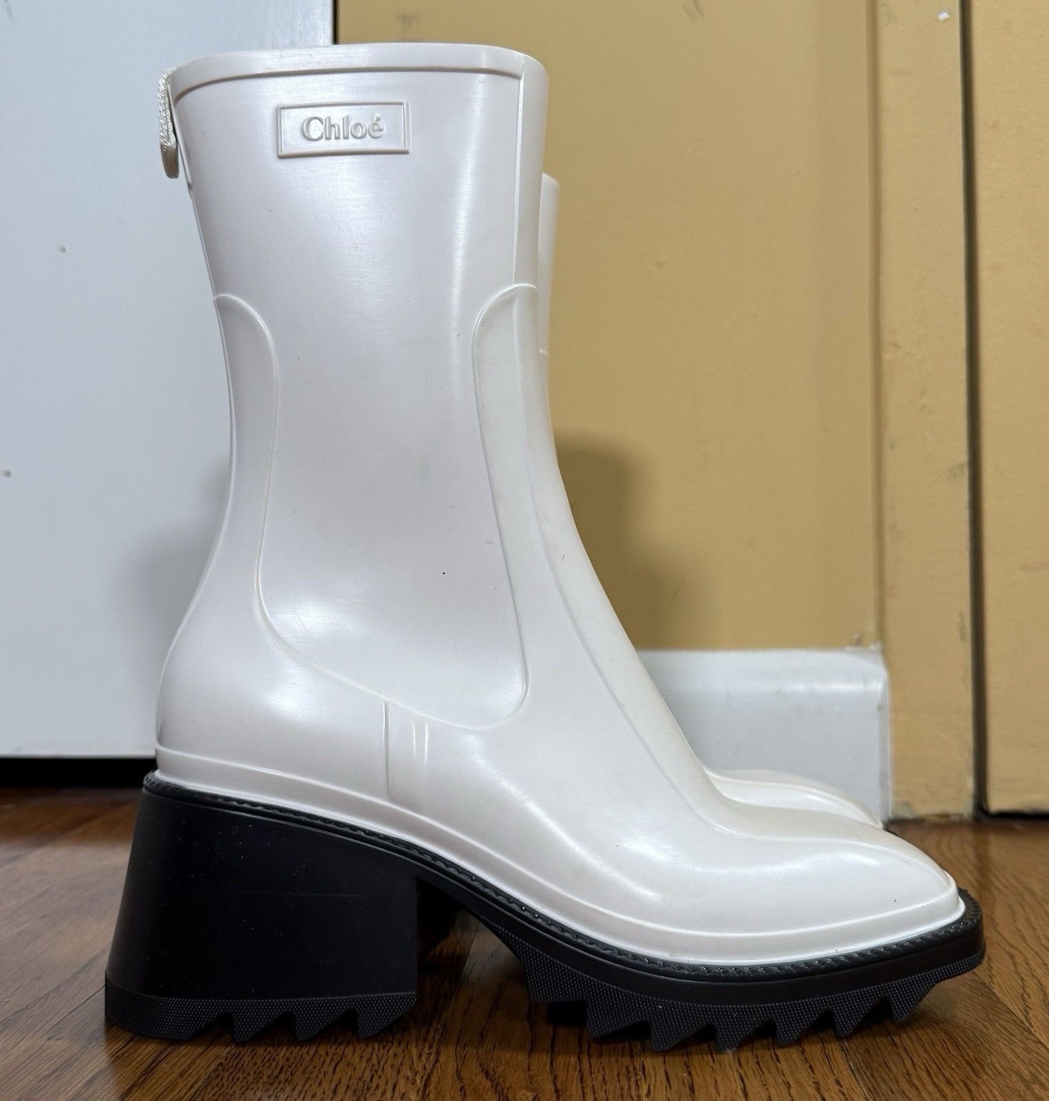Chloe Chloe Rubber Betty Sock Rain Boots White Women’s Size 39 Size US 9 / IT 39 - 1 Thumbnail