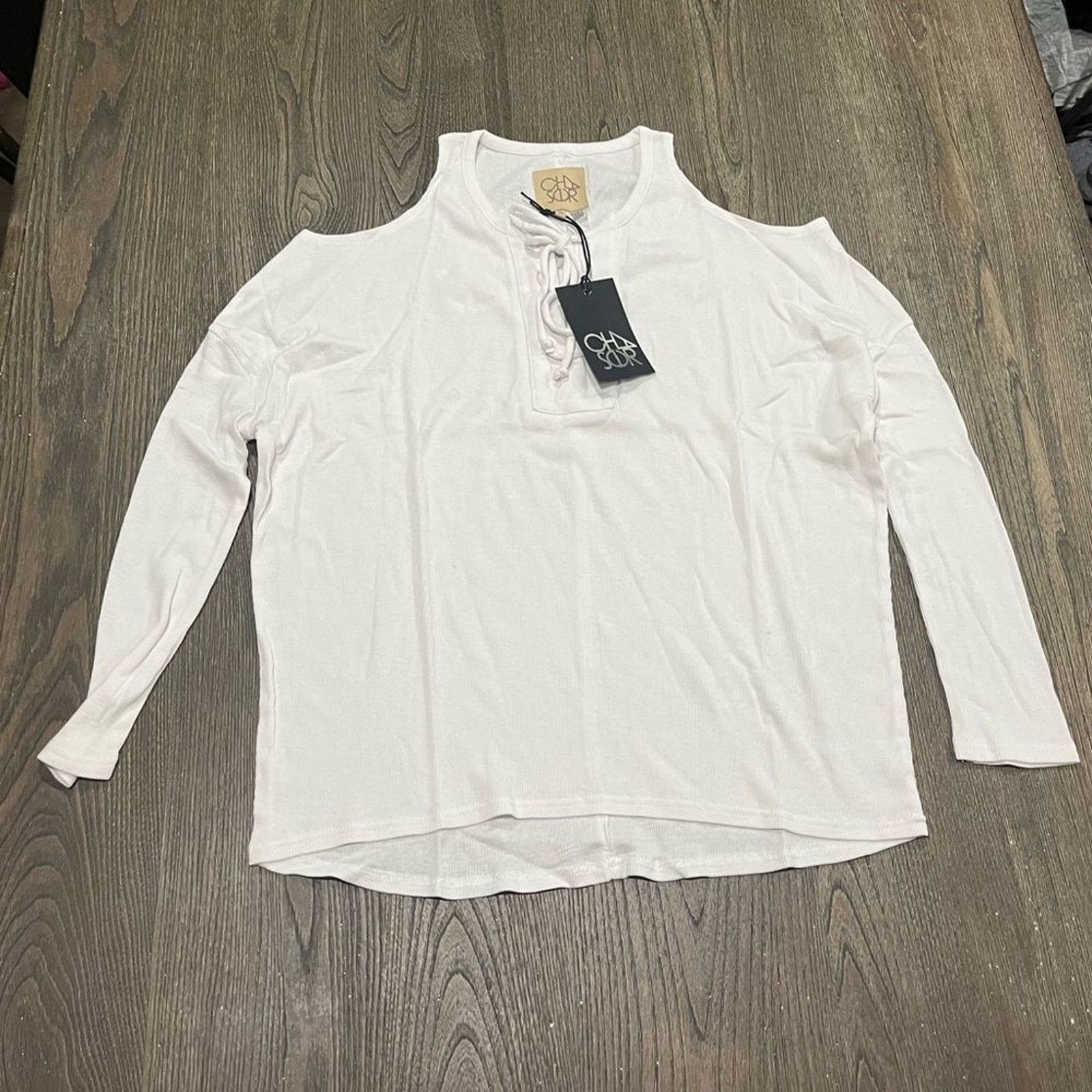 Vintage NWT Chaser White Henley Cold Shoulder T-Shirt Size M Size M / US 6-8 / IT 42-44 - 1 Thumbnail