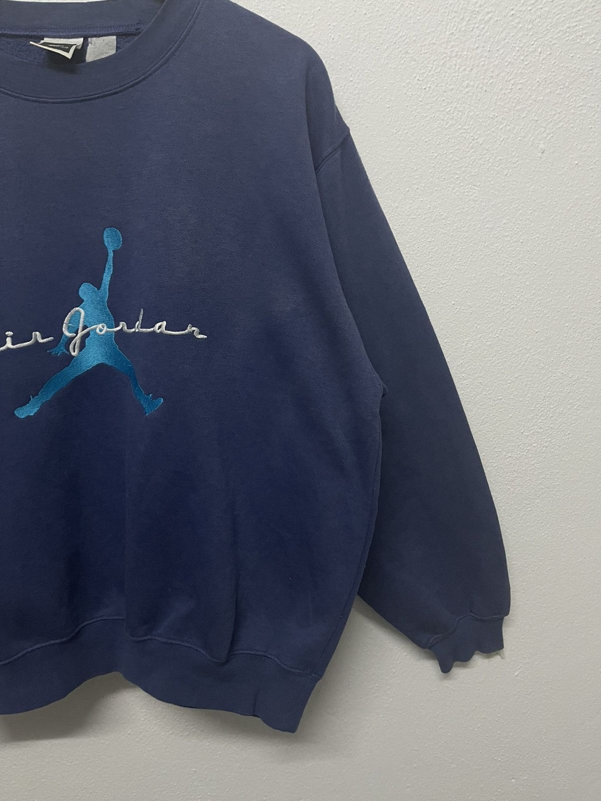 Jordan Brand × Nike × Vintage 90s NIKE AIR JORDAN EMBROIDERED LOGO CREWNECK NICELY FADED Size US L / EU 52-54 / 3 - 4 Thumbnail