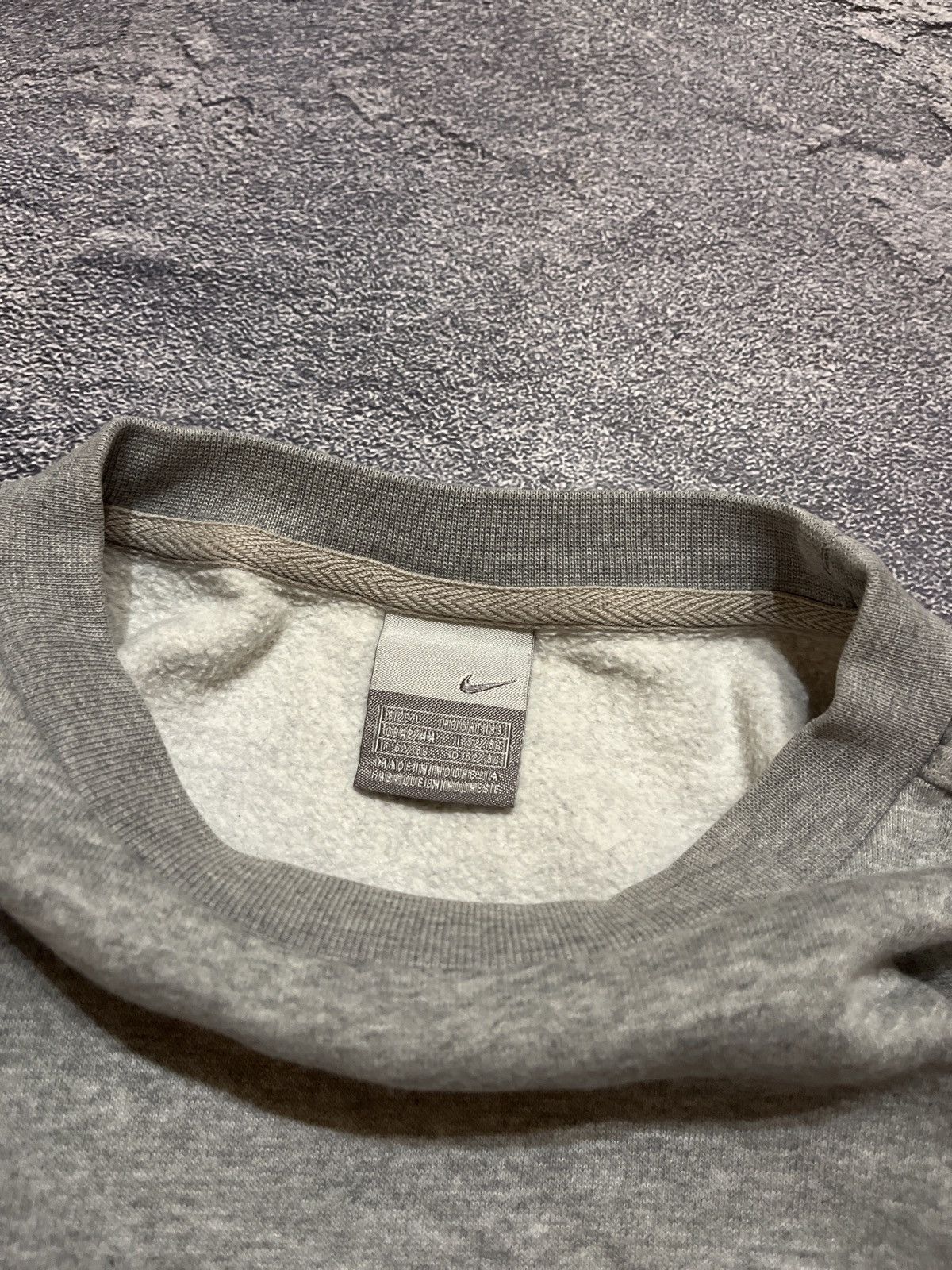 Nike × Vintage Vintage 90s Nike Swoosh Essential Crewneck Sweatshirt Size US L / EU 52-54 / 3 - 6 Thumbnail