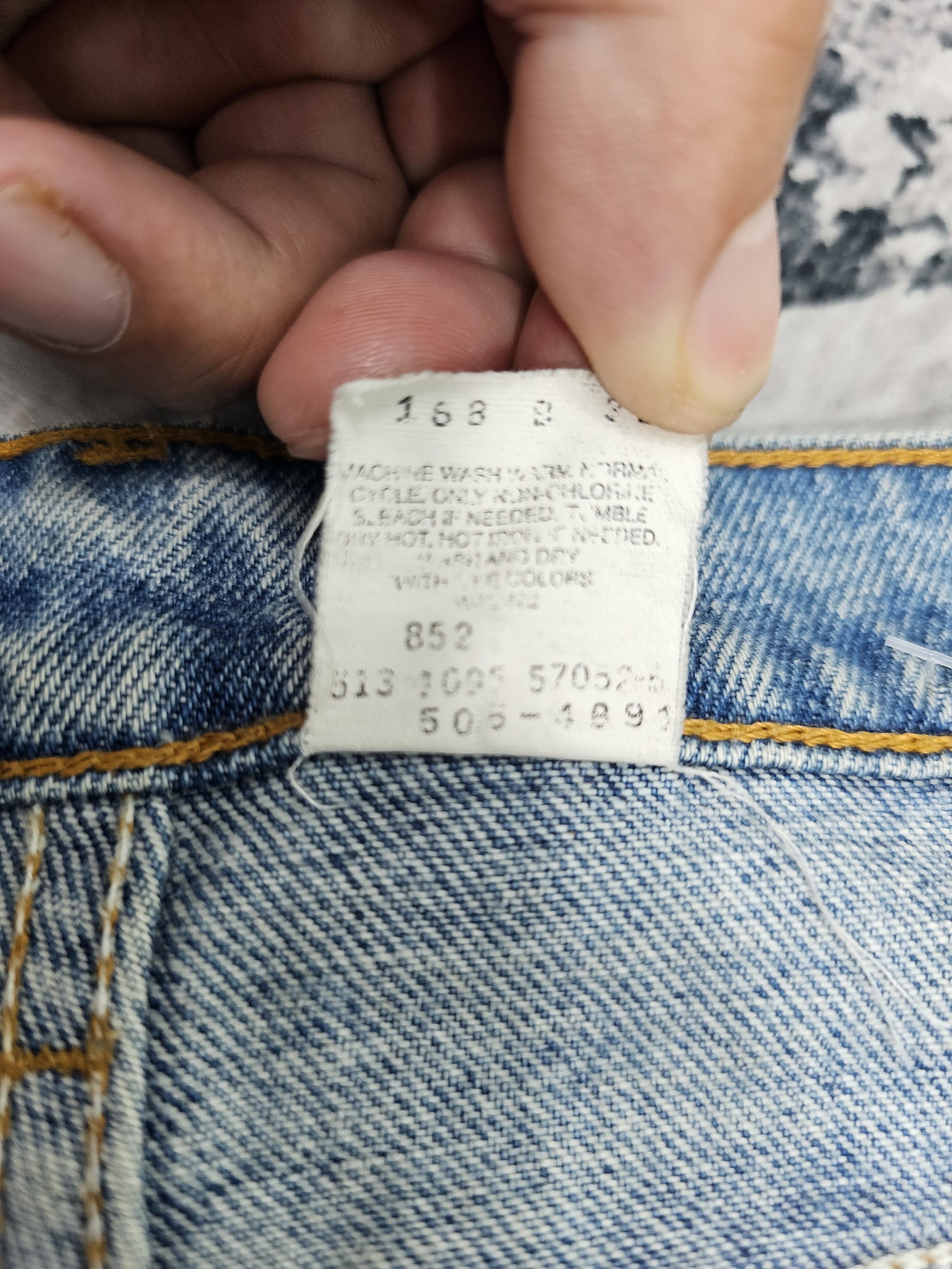Levi's Vintage Clothing Vtg 90'S LEVIS 505 Light Blue Stain Ripped Blue Jeans L0501 Size US 32 / EU 48 - 15 Thumbnail