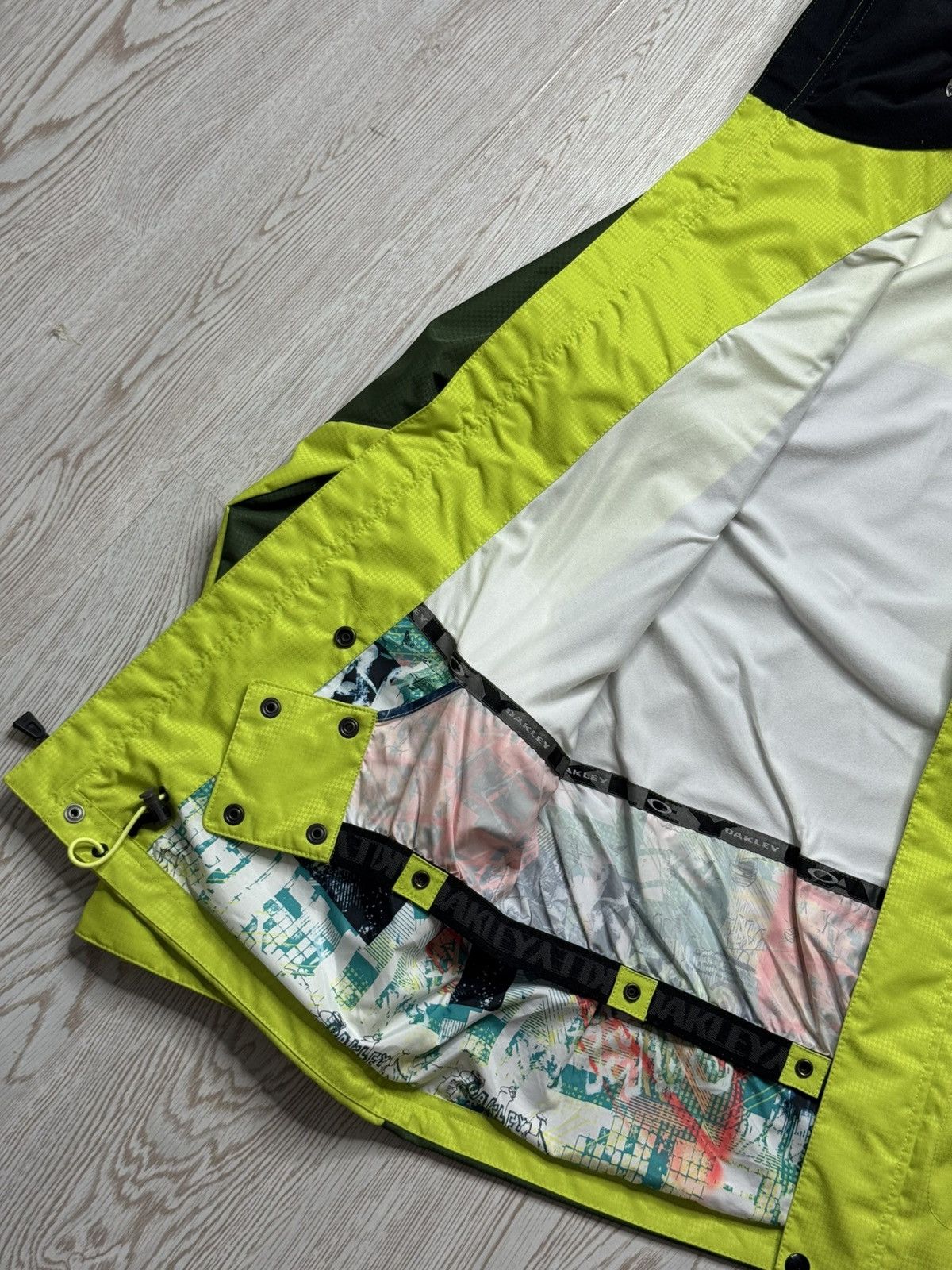 Vintage Vintage Oakley Rare Green Ski jacket Size S Size US S / EU 44-46 / 1 - 12 Thumbnail