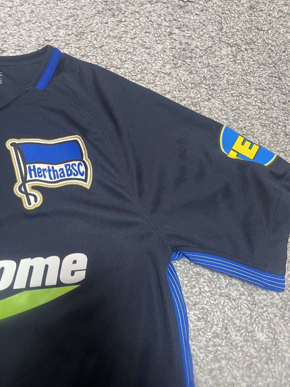 Nike HERTHA BERLIN 2017 2018 AWAY SHIRT SOCCER JERSEY szS NIKE Size US S / EU 44-46 / 1 - 2 Thumbnail