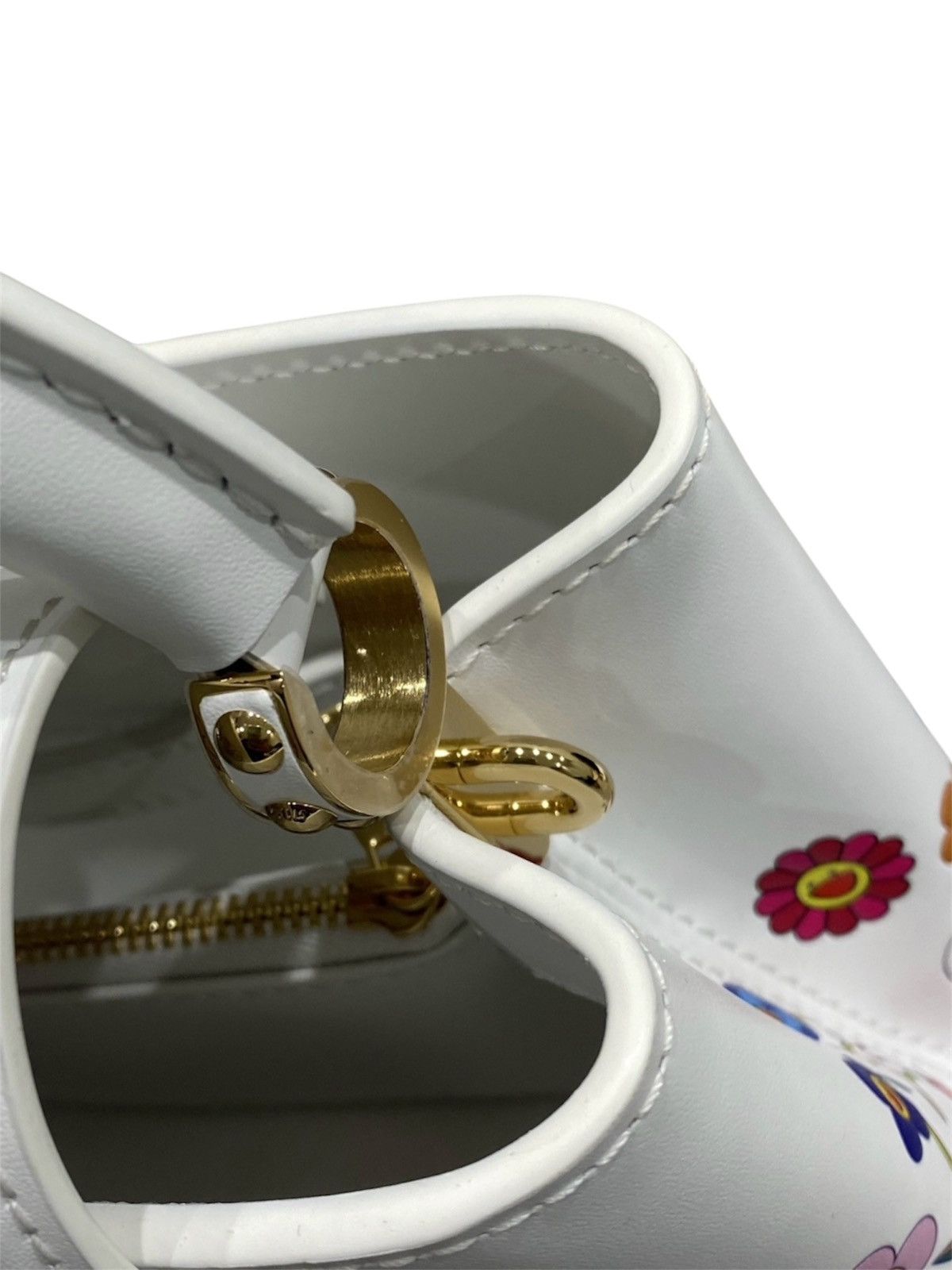 Louis Vuitton × Takashi Murakami Louis Vuitton x Takashi Murakami Capucines White Leather Bag Size ONE SIZE - 16 Thumbnail