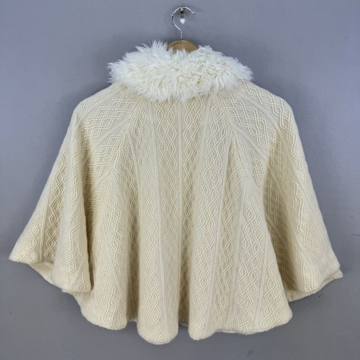 Japanese Brand Sayegusa Vintage Knit Poncho Cape with Faux Fur Collar Size ONE SIZE - 4 Thumbnail