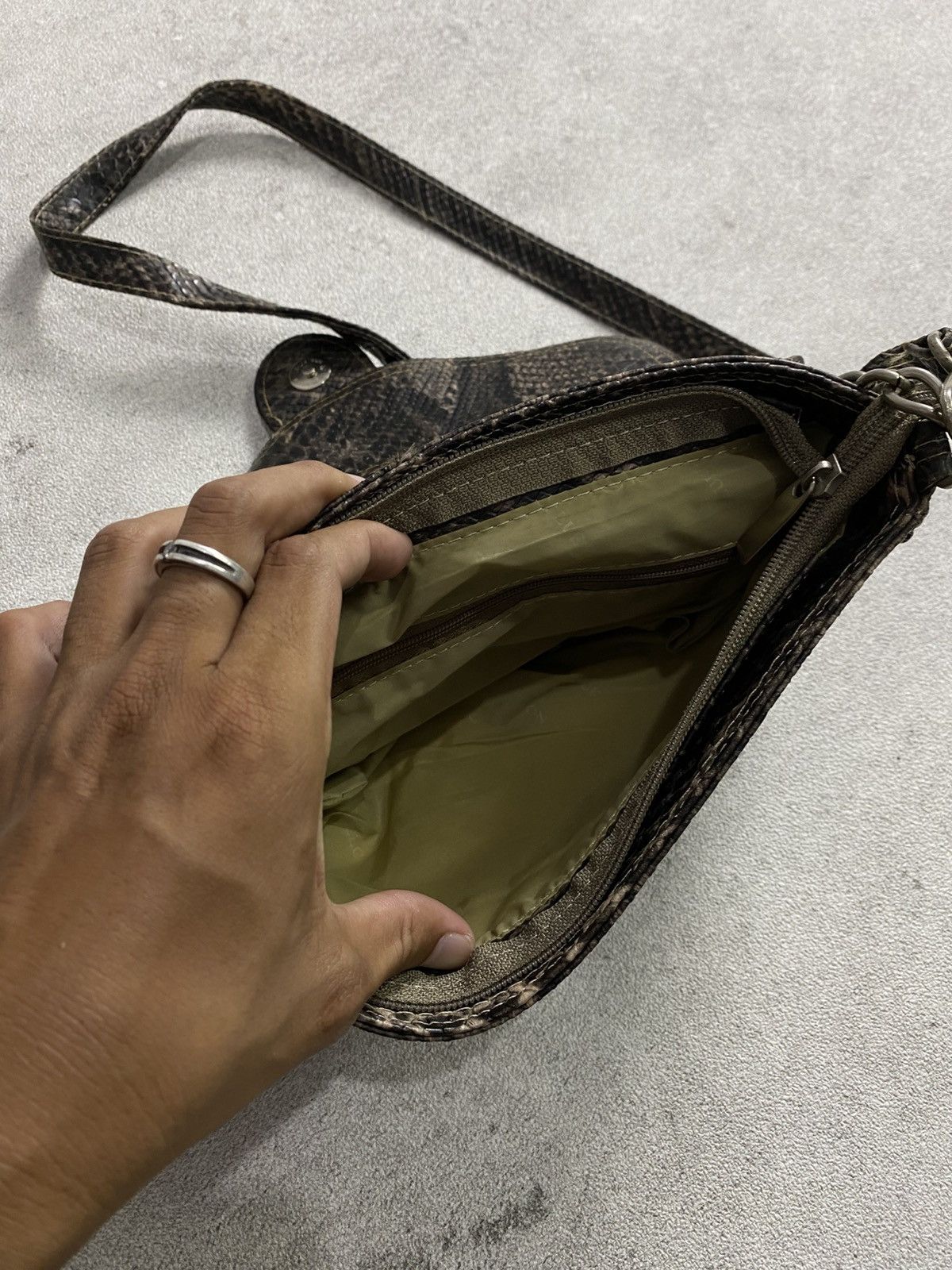 14th Addiction 2000s Snake skin leather sling bag Size ONE SIZE - 5 Thumbnail