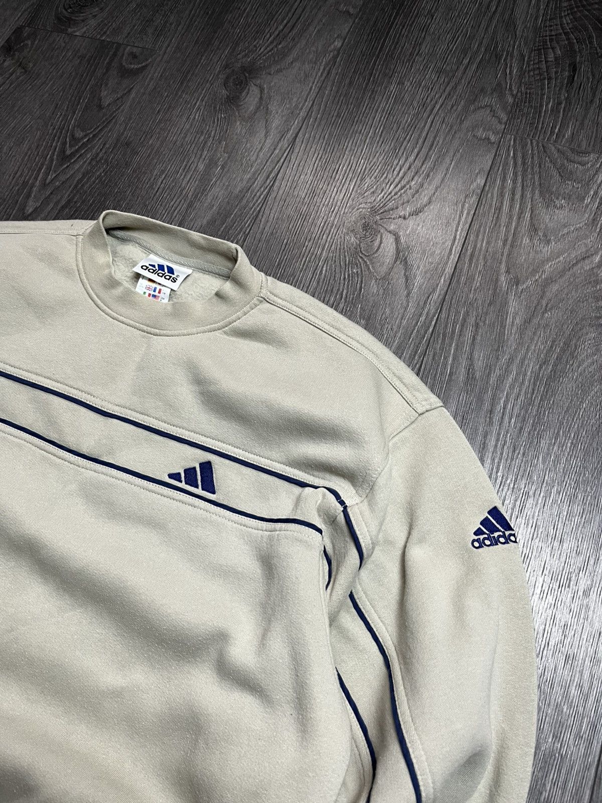 Adidas Adidas Center Logo Embroidered Sweatshirt Vintage 2000s Size US L / EU 52-54 / 3 - 1 Thumbnail