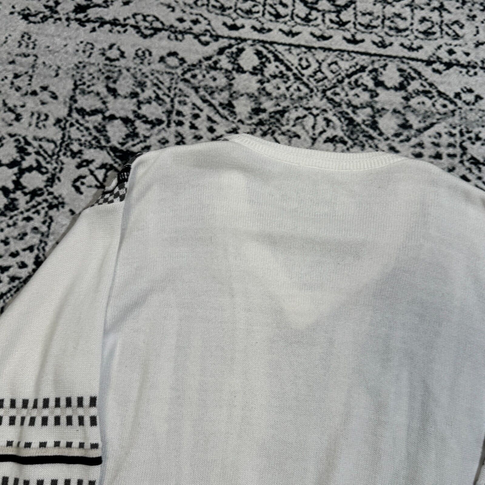 Vintage Vintage Unisex White Gray Black Cotton Sweater Size L 3D Size US L / EU 52-54 / 3 - 15 Thumbnail
