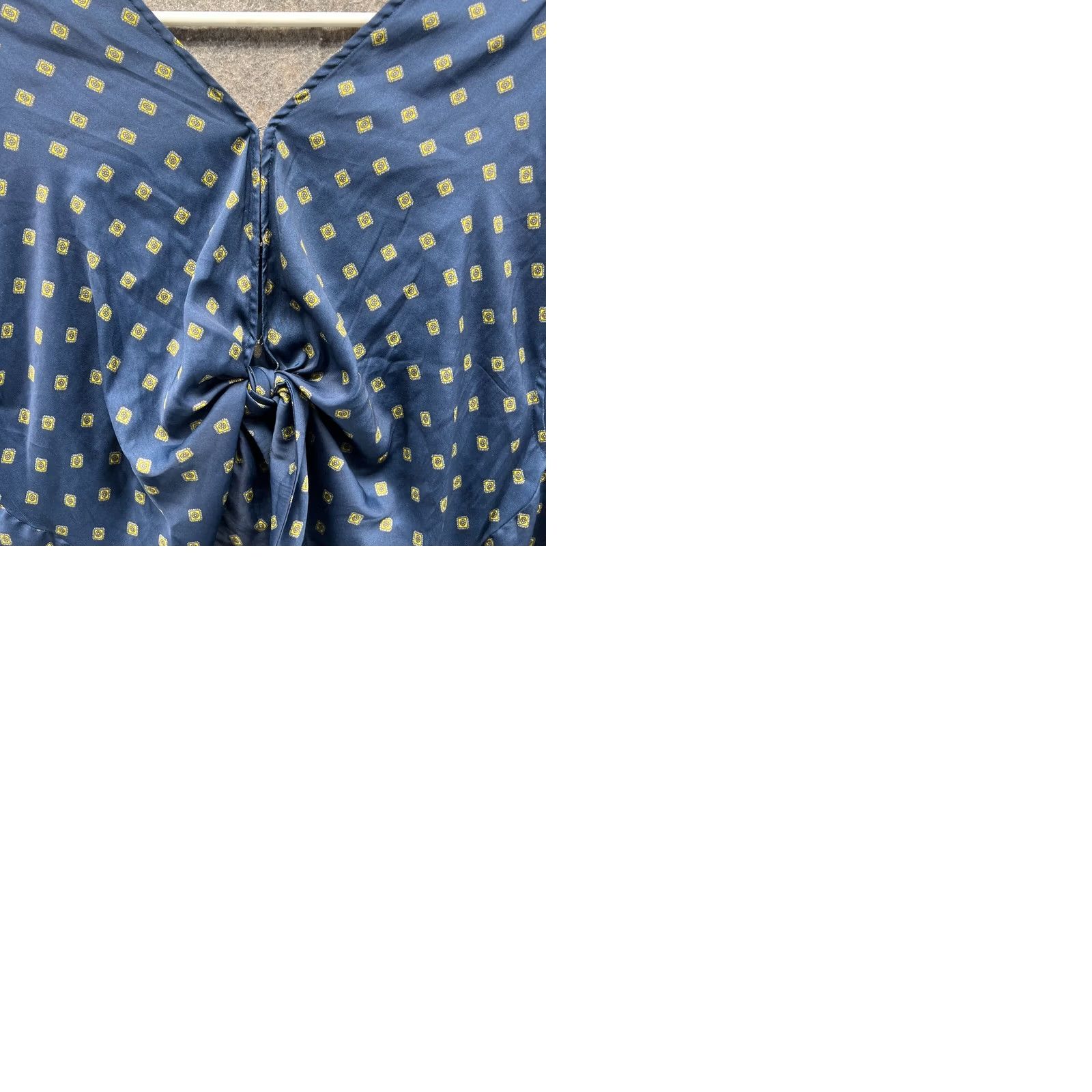 Free People Free People Shirt Women Large Blue Navy Silky Patterns Tie Sleeveless Blouse Top - Vintage Size L / US 10 / IT 46 - 9 Thumbnail