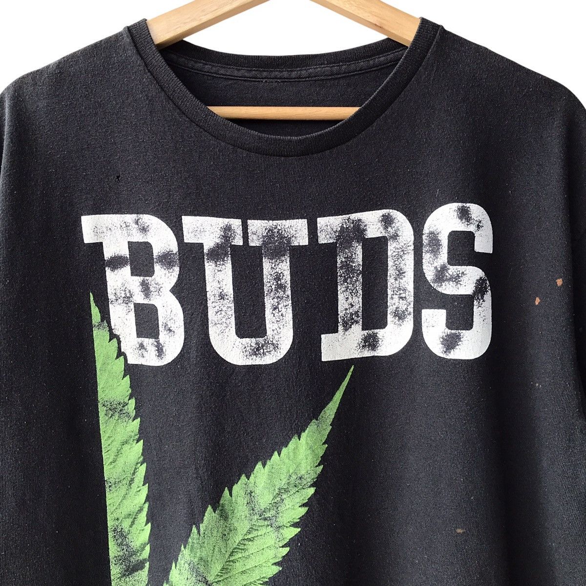 Delta × Vintage Buds Vintage Weed Marijuana Leaves Distressed Graphic Tee Size US L / EU 52-54 / 3 - 3 Thumbnail