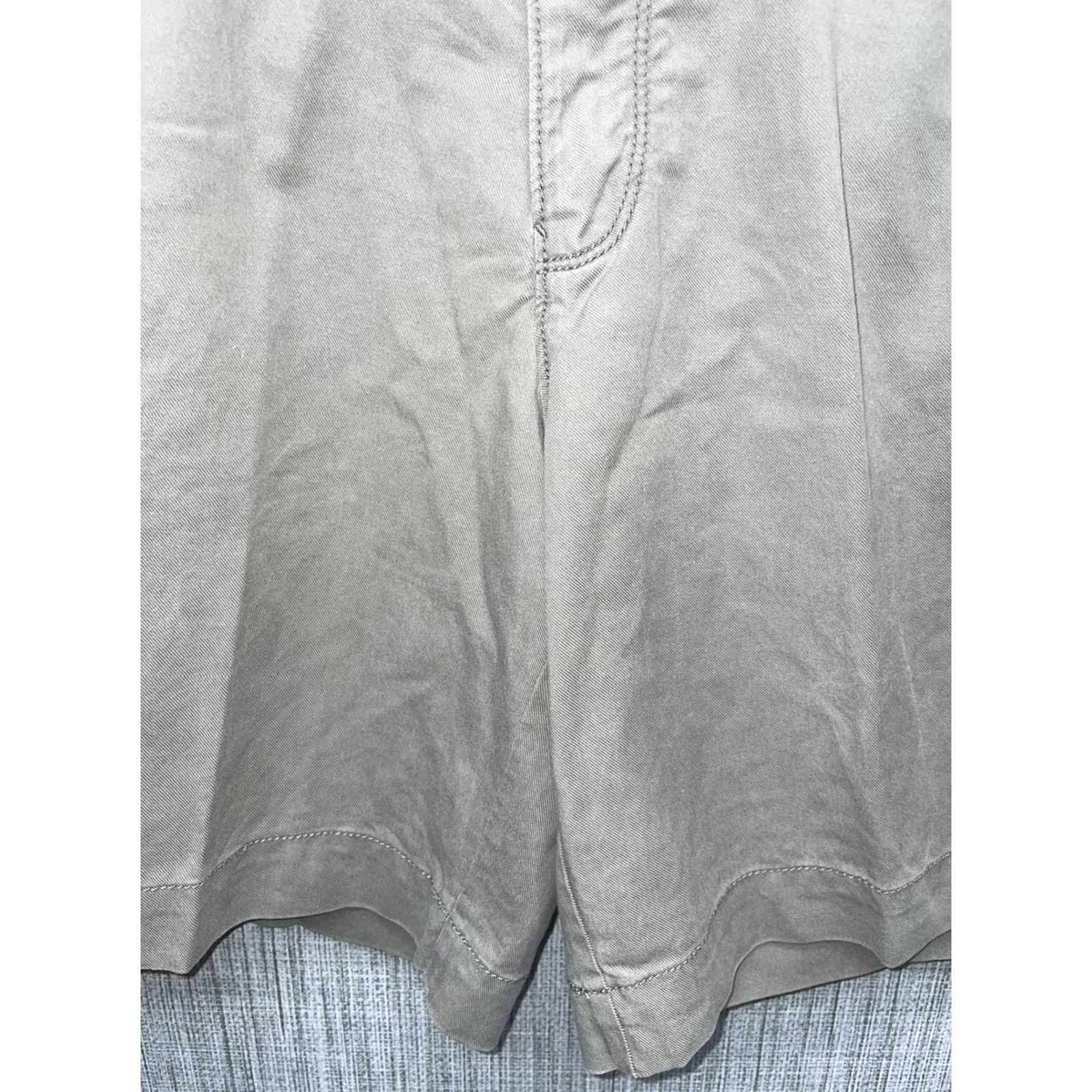 Tommy Bahama VINTAGE Tommy Bahama Men Chino Shorts Relaxed Fit Size 34 Beige Men's Shorts Size US 34 / EU 50 - 5 Thumbnail