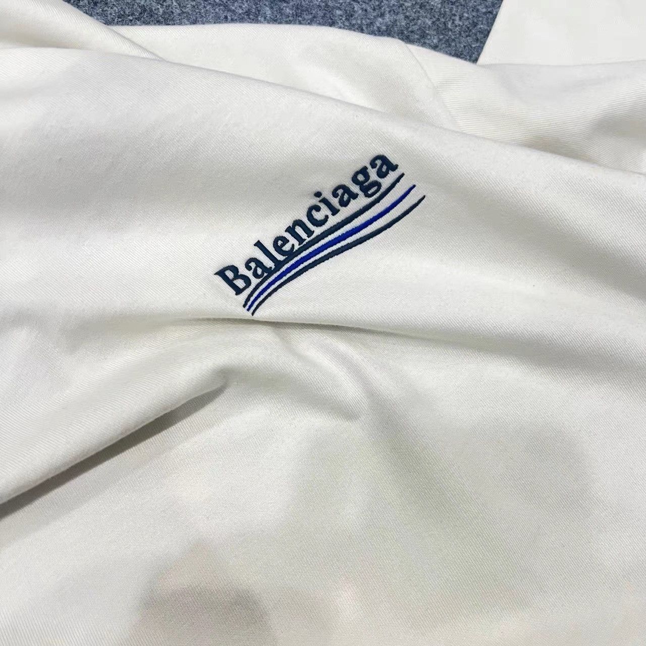 Balenciaga Balenciaga Wave Embroidered Short-Sleeve T-Shirt K28 Size US L / EU 52-54 / 3 - 3 Thumbnail