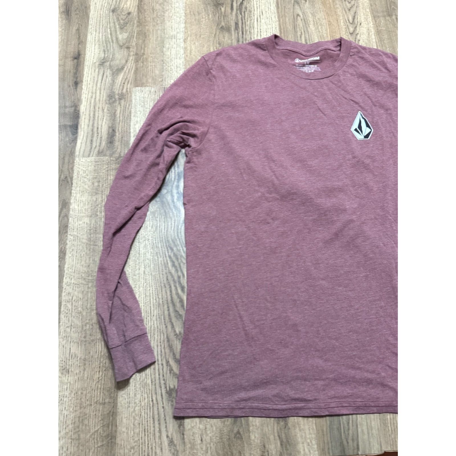 Volcom Volcom Men's Shirt L Red Long Sleeve Crew Neck Logo All Seasons Vintage: No (adjusted: but must use original words only) Size US L / EU 52-54 / 3 - 3 Thumbnail