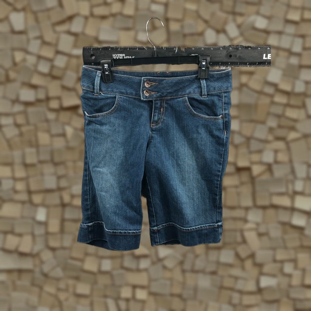 DKNY DKNY Bermuda Shorts Womens Size 6 Mid Rise Medium Wash Blue Size 28" / US 6 / IT 42 - 1 Thumbnail