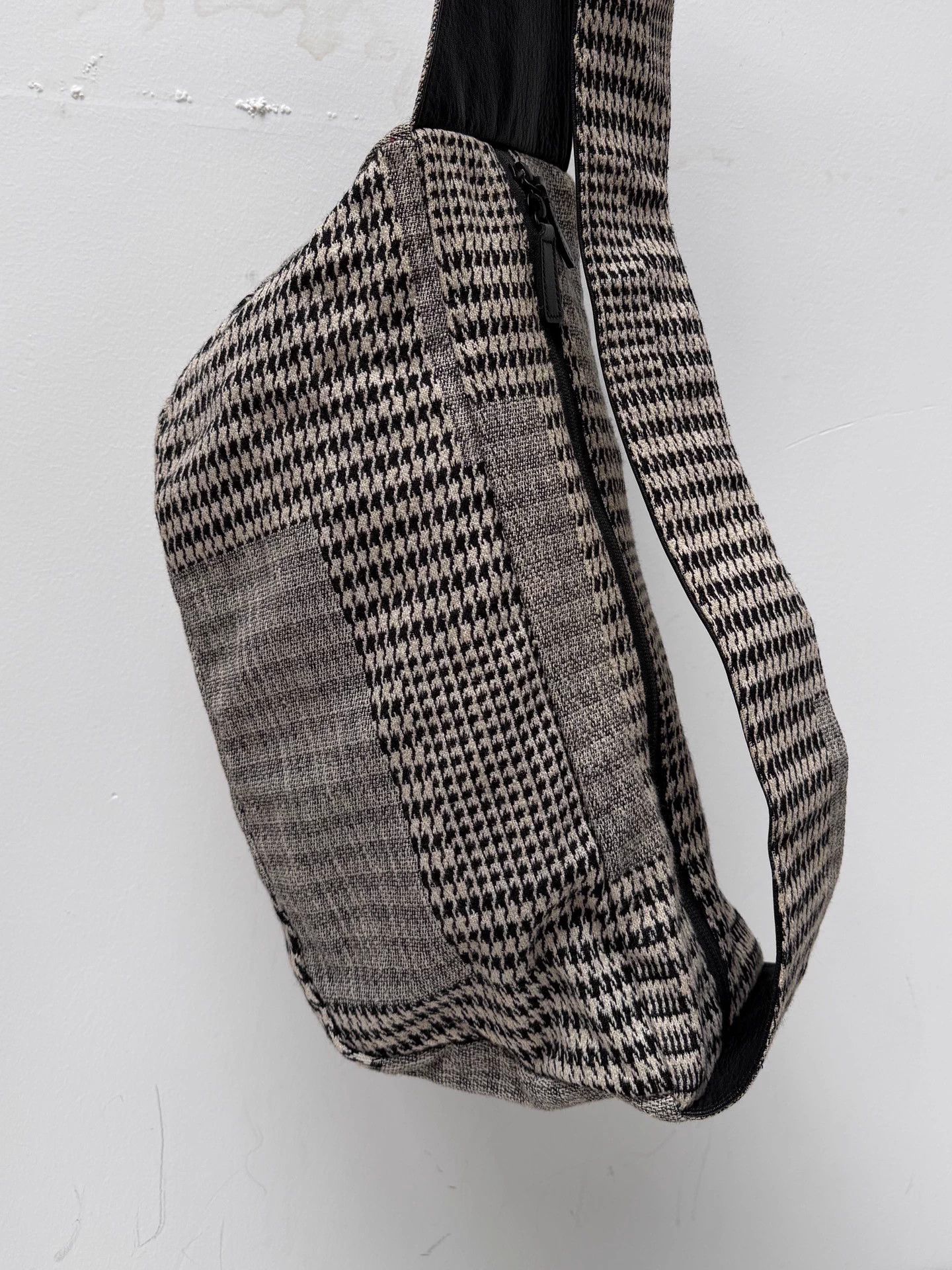 Yohji Yamamoto Yohji Yamamoto Y's Houndstooth Plaid Dumpling Bag Size ONE SIZE - 4 Thumbnail