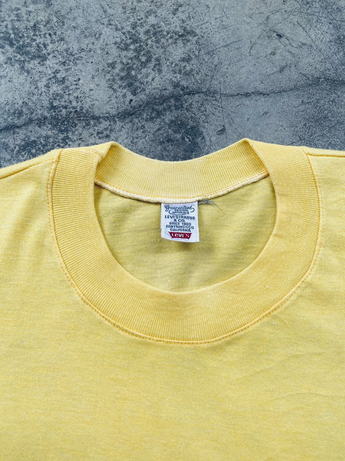 Levi's Vintage 90s Levis Photo Back Print Tees Size US L / EU 52-54 / 3 - 5 Thumbnail