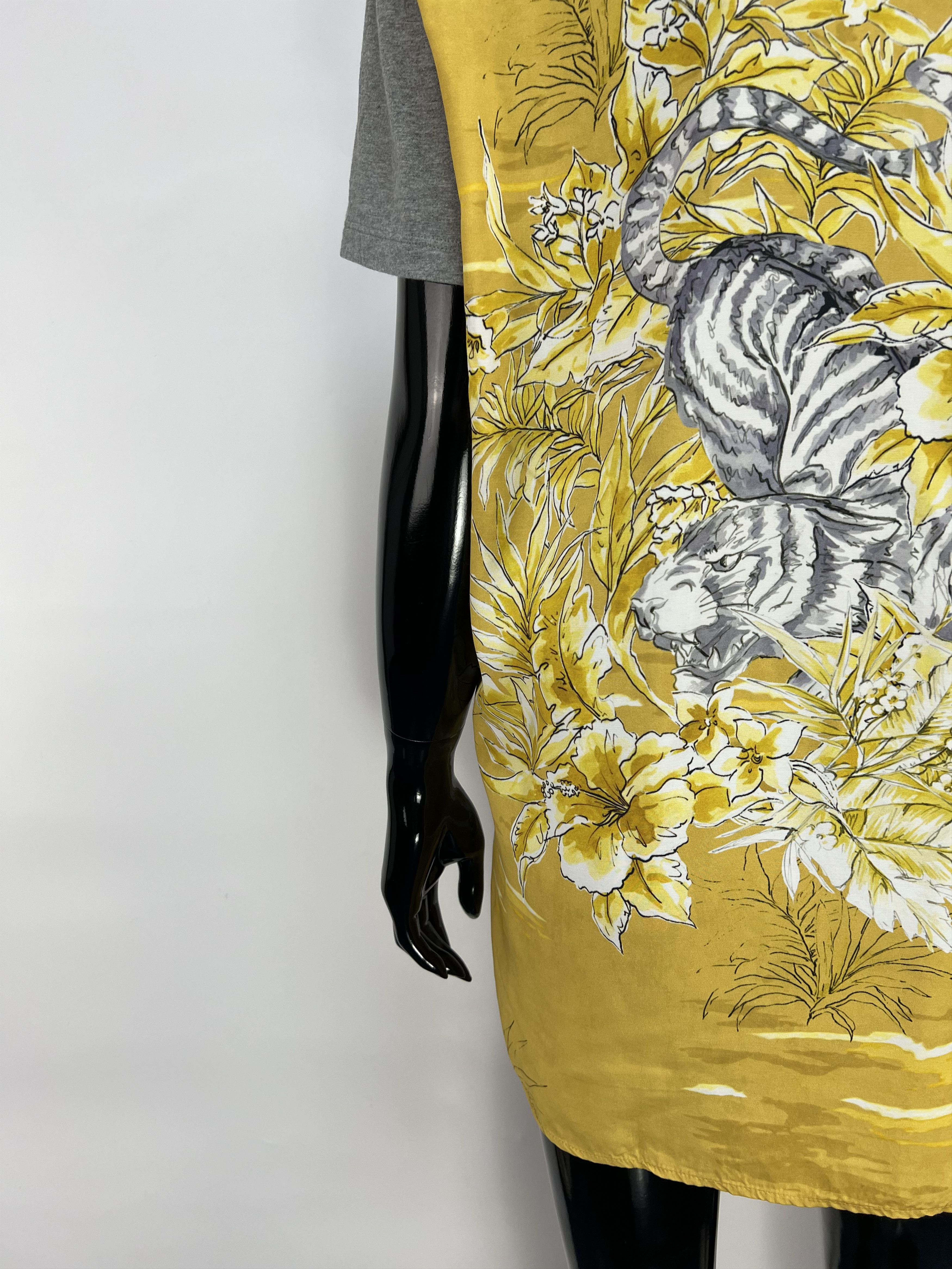 Valentino Valentino Women's T-Shirt Size L Size L / US 10 / IT 46 - 9 Thumbnail