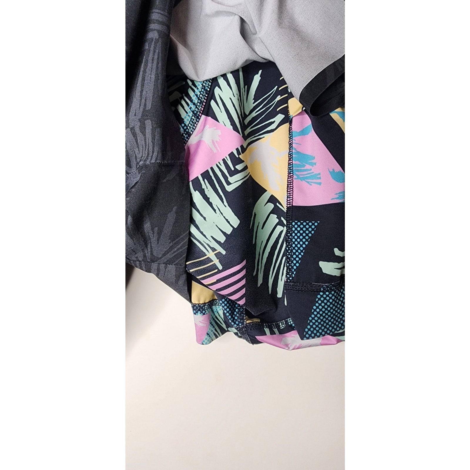 Chubbies Chubbies L 5.5" Inseam Ultimate Training Shorts Gray & Black Size US 34 / EU 50 - 4 Thumbnail