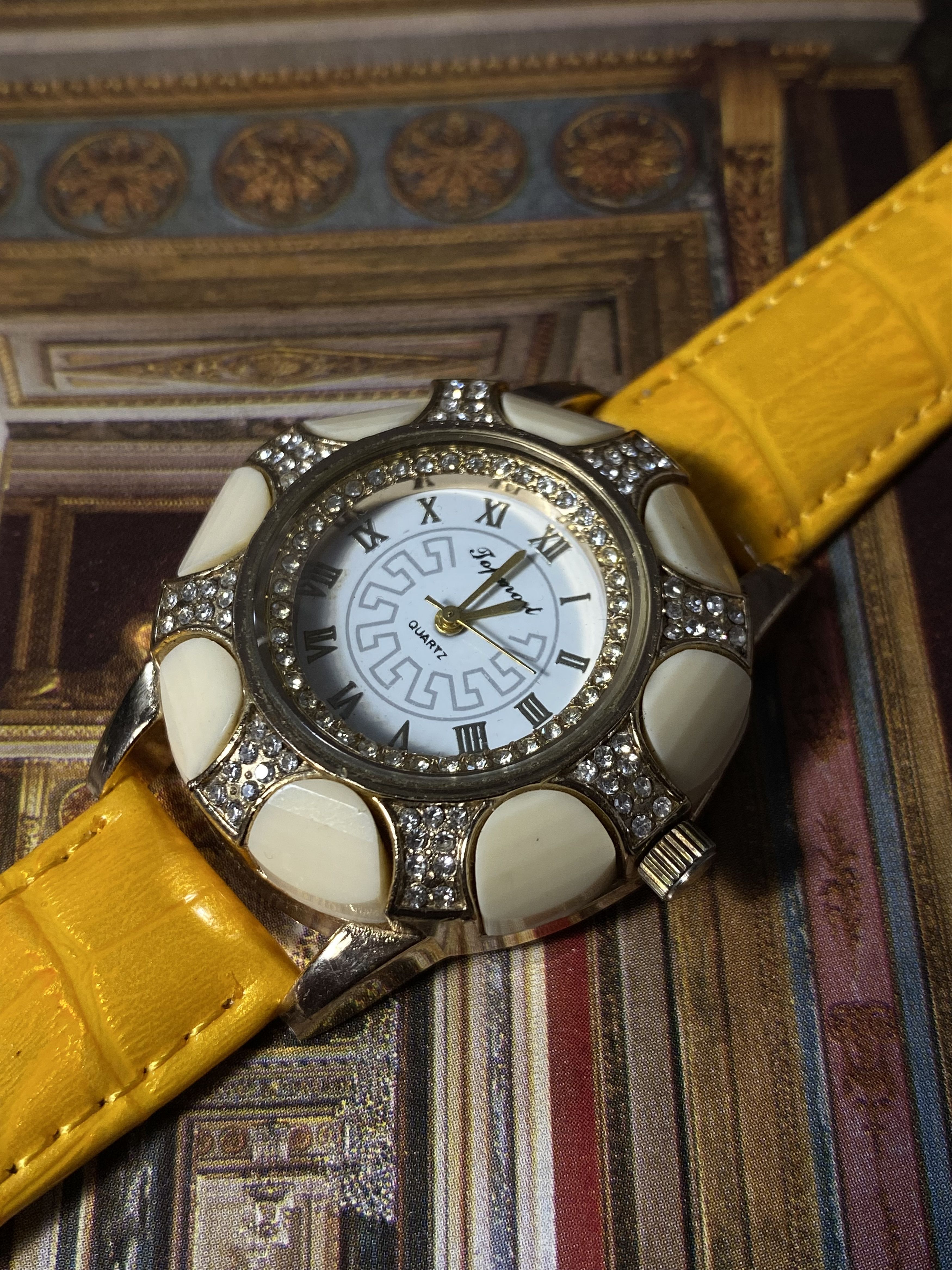 Japanese Brand × Jewelry × Vintage Women’s Watch with Yellow Strap - Elegance Size ONE SIZE - 7 Thumbnail