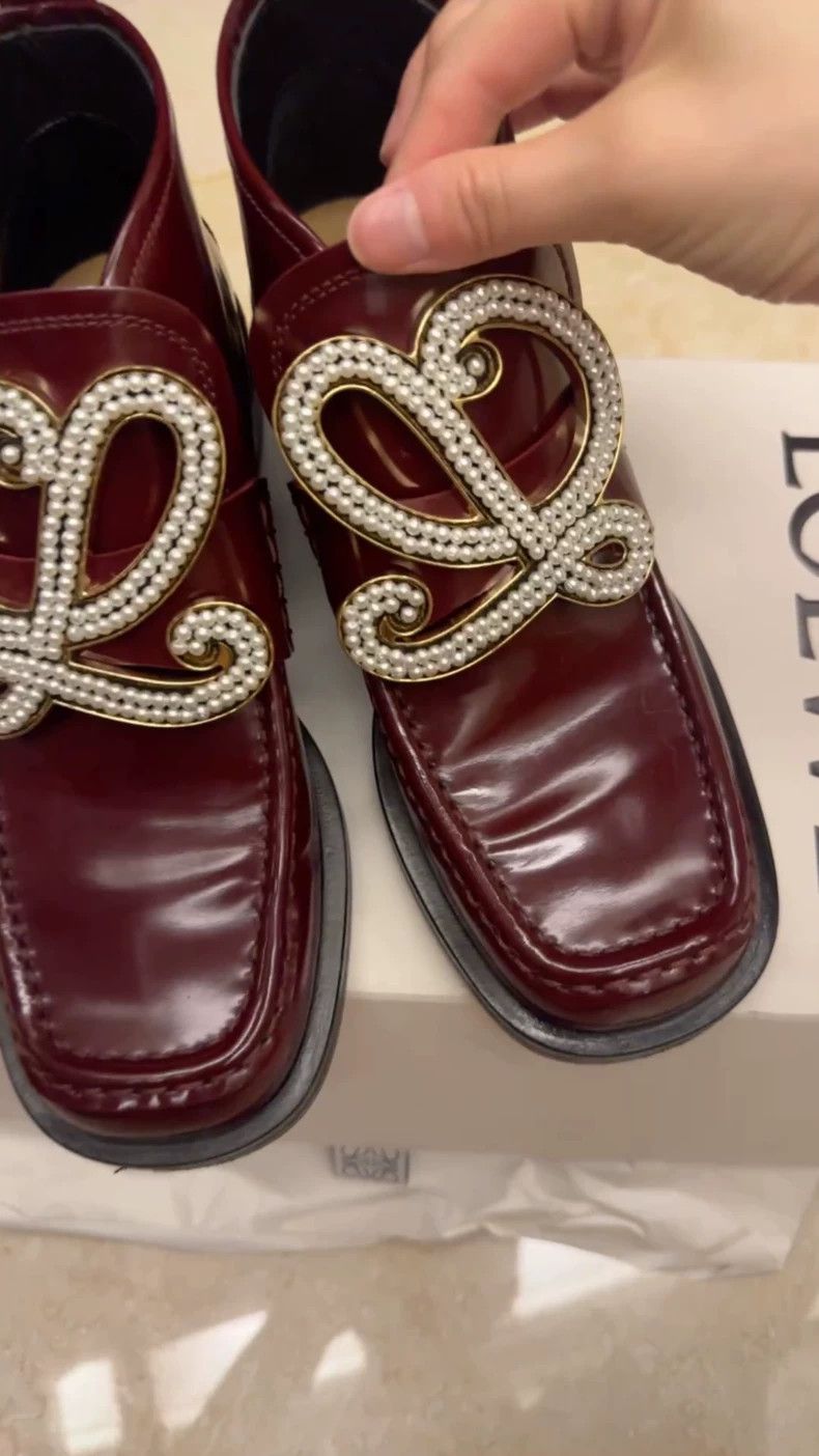Loewe LOEWE A dark red leather flower and pearl buttoned square Size US 6.5 / IT 36.5 - 1 Thumbnail