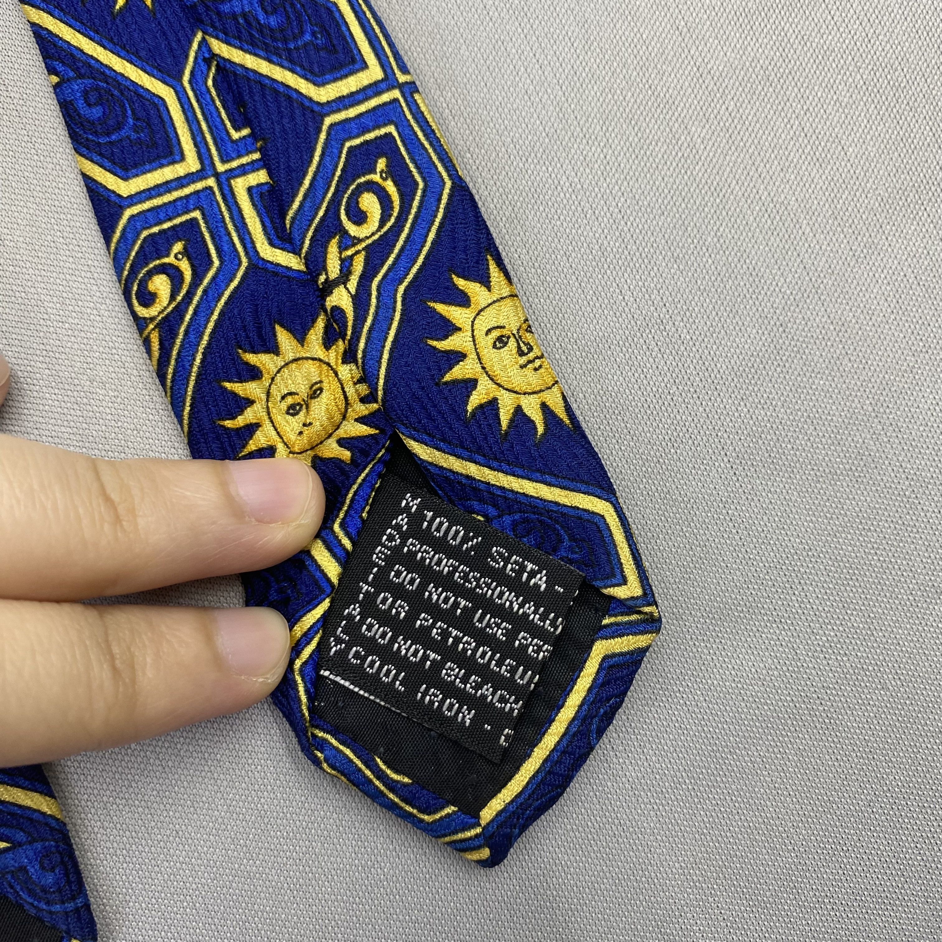 Japanese Brand Vintage Gianni Versace SILK Necktie Cravate Pure Silk Size ONE SIZE - 9 Thumbnail