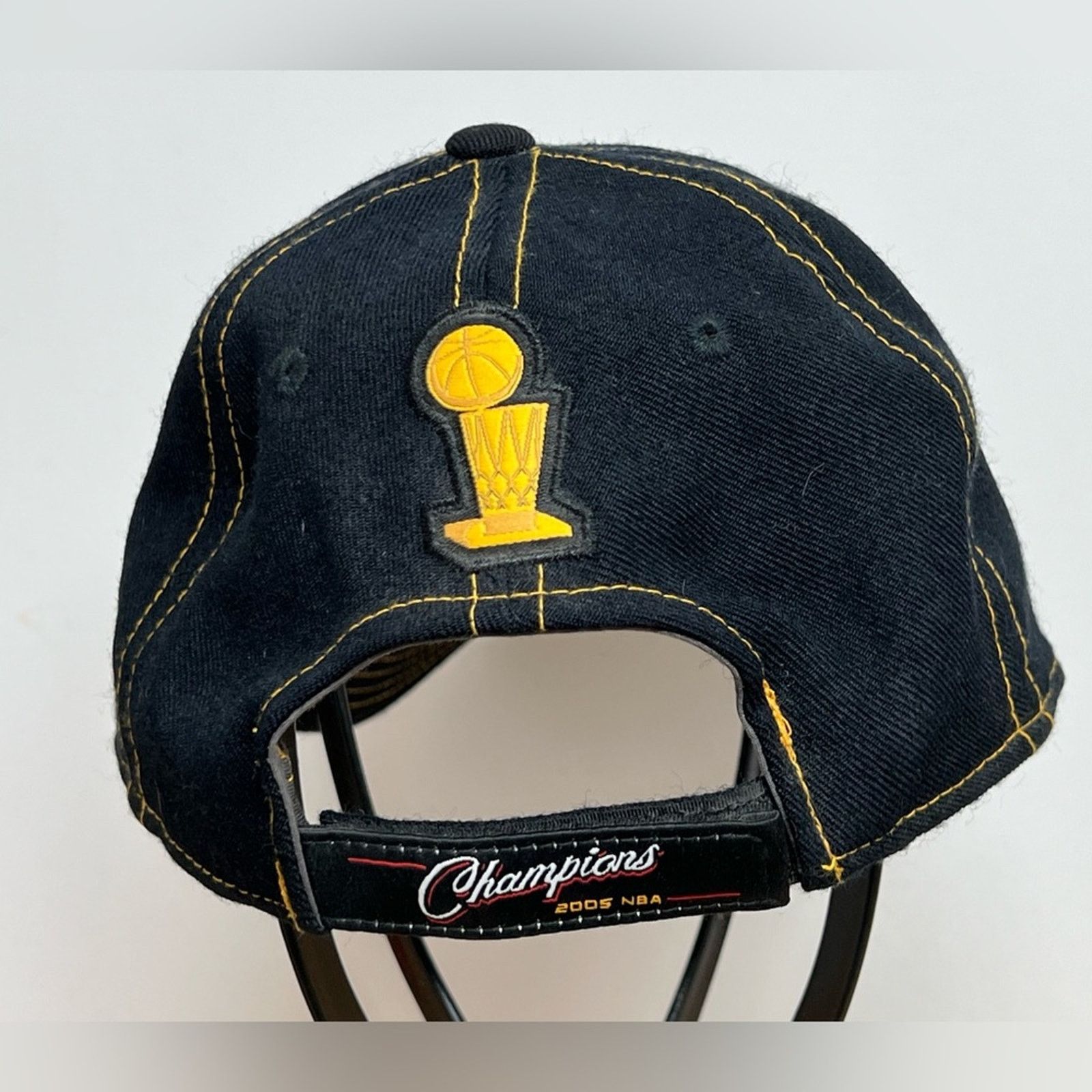Reebok Vintage Reebok Champions 2005 San Antonio Spurs Strap Hat Size ONE SIZE - 3 Thumbnail