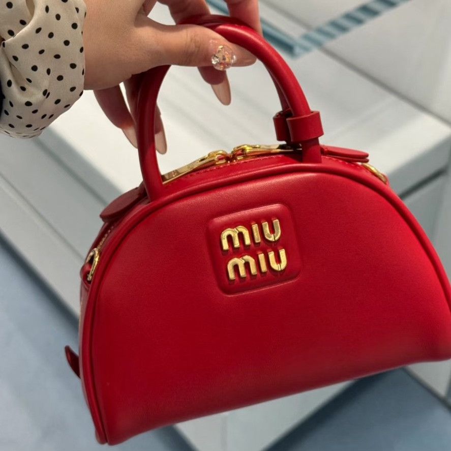Miu Miu Pre-loved Bag Very good condition Size ONE SIZE - 1 Thumbnail