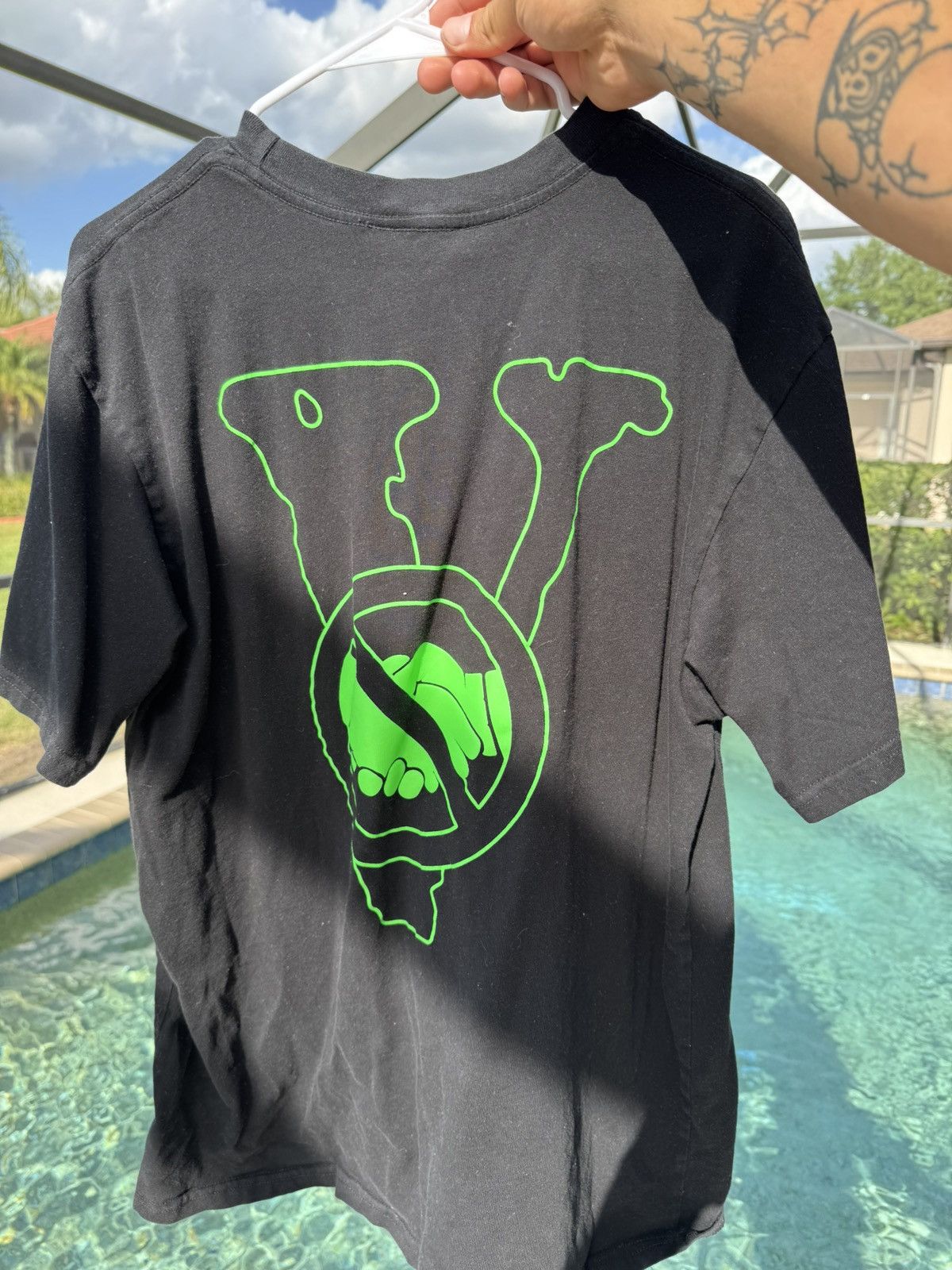 Vlone Vlone “Stay Away” Tee XL Size US XL / EU 56 / 4 - 2 Thumbnail