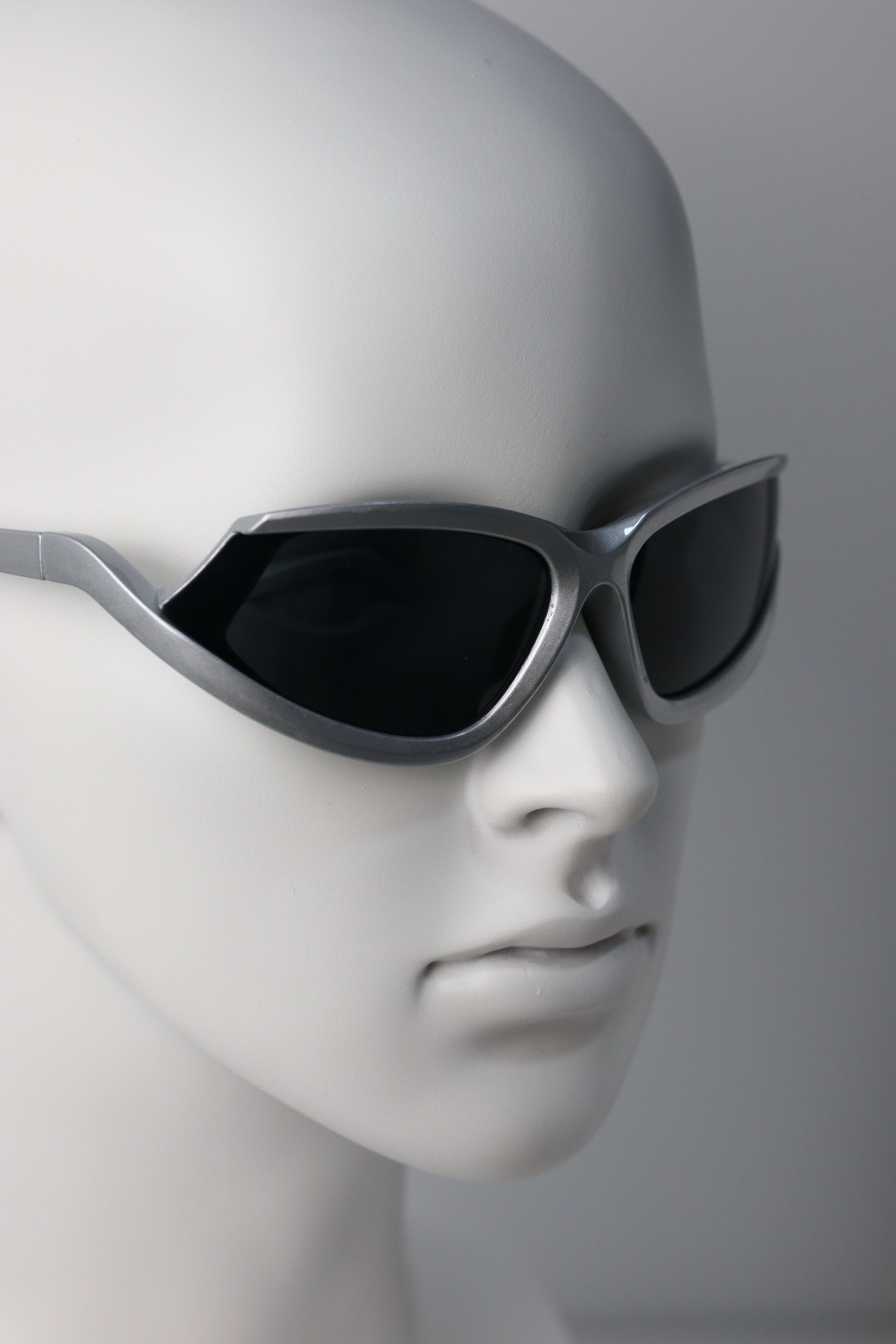Japanese Brand Y2k Avant Garde Futuristic Silver Sunglasses Unisex OS Size ONE SIZE - 3 Thumbnail